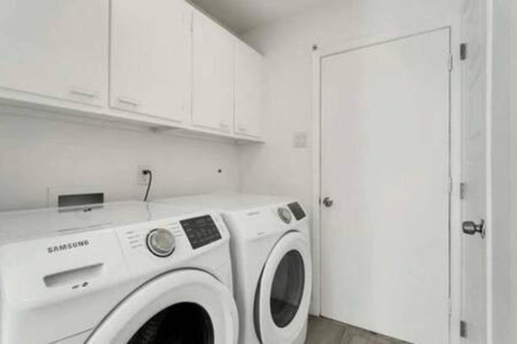 Three-Bedroom House photo 3
