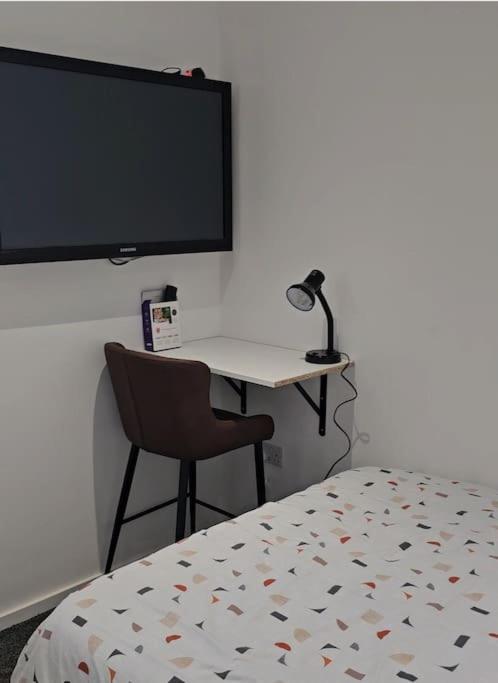 One-Bedroom Apartment photo 3