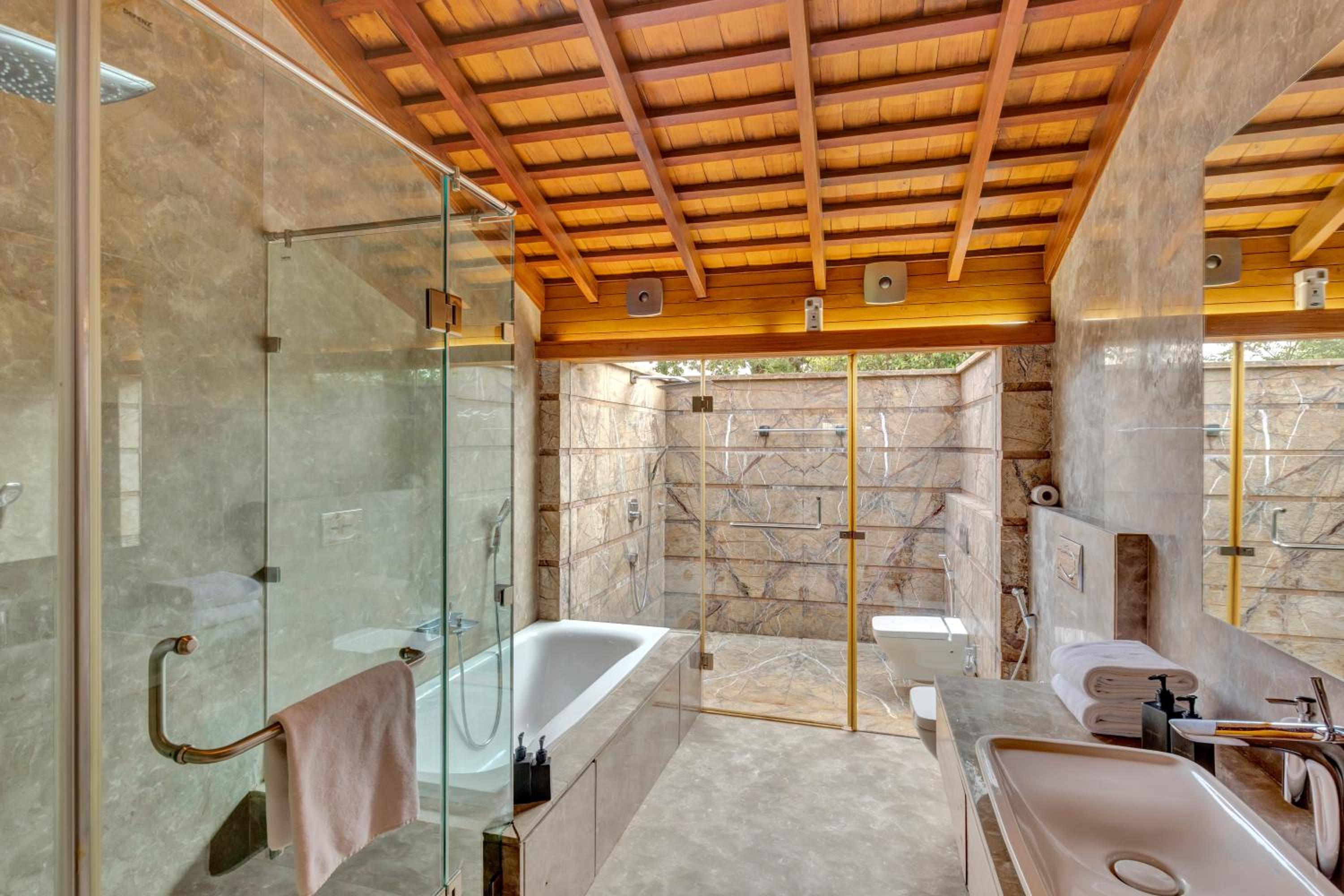 Burmese Chalet - Photo 3