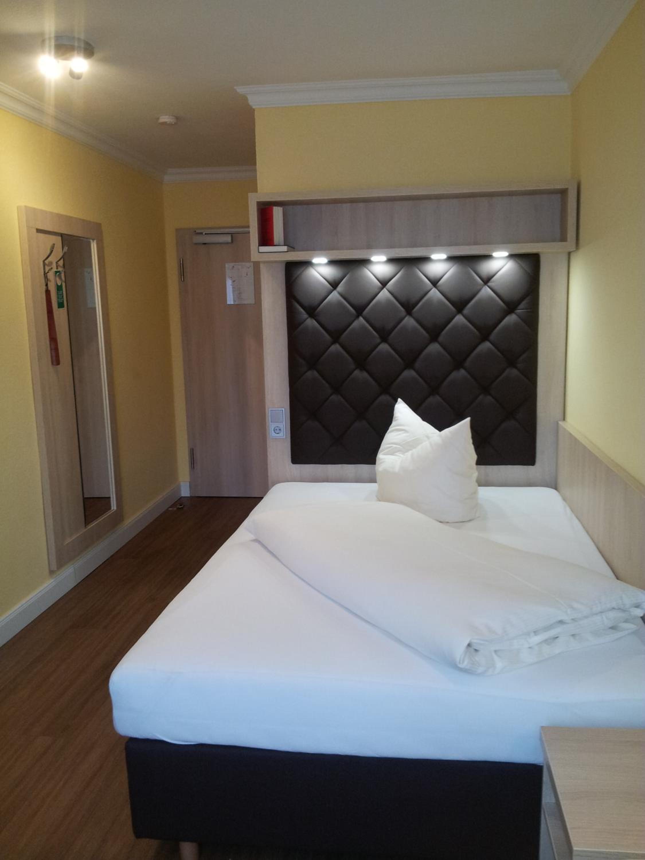Single Room photo 2