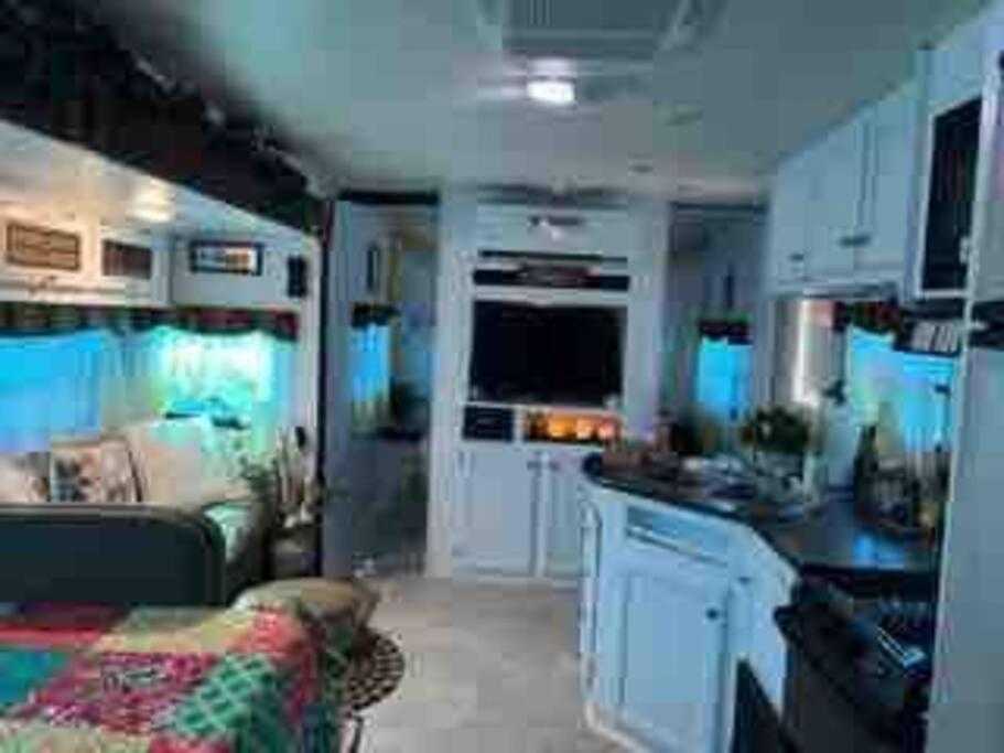 One-Bedroom House photo 1
