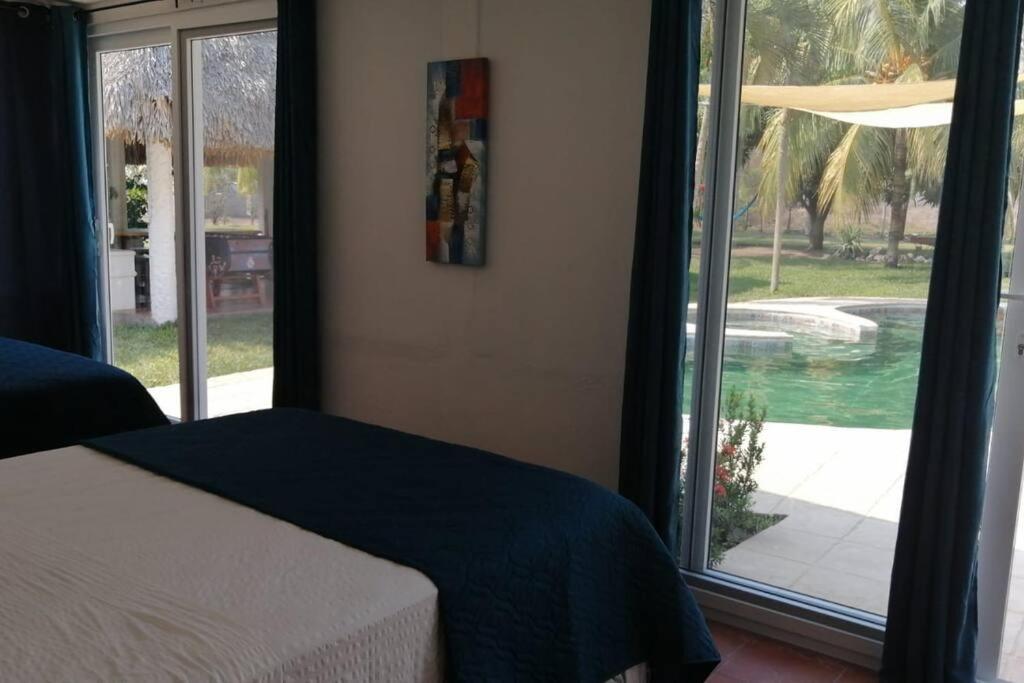Five-Bedroom House photo 1