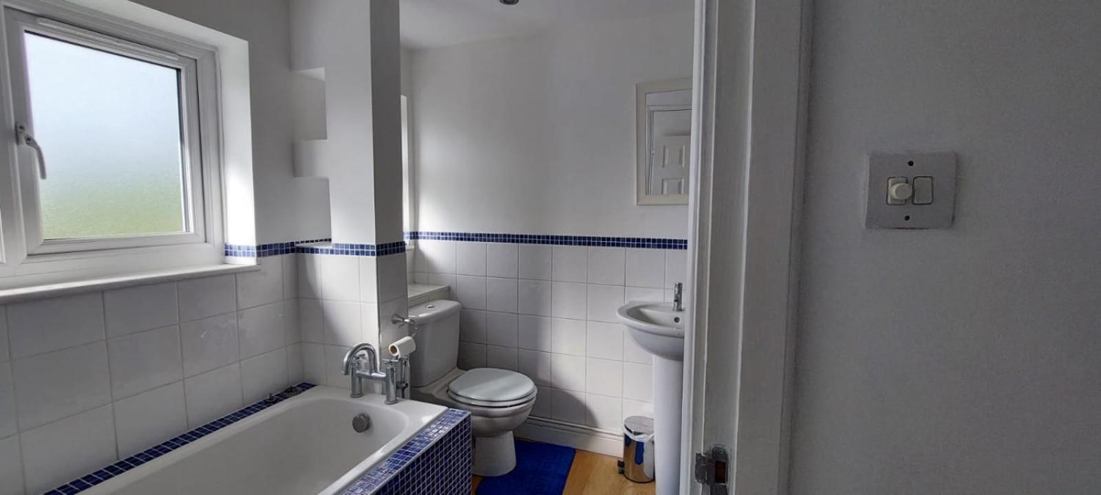 Double Room with Shared Bathroom photo 2