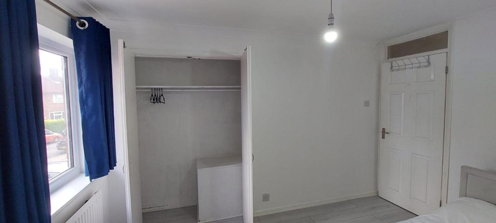 Double Room with Shared Bathroom photo 3