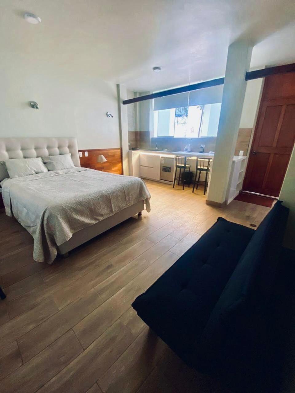 Deluxe Studio