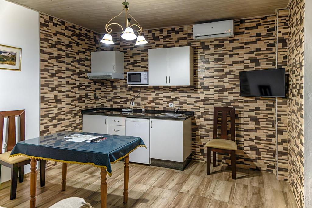 One-Bedroom Apartment - Photo 12