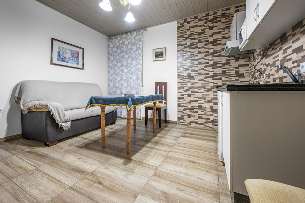 One-Bedroom Apartment - Photo 14