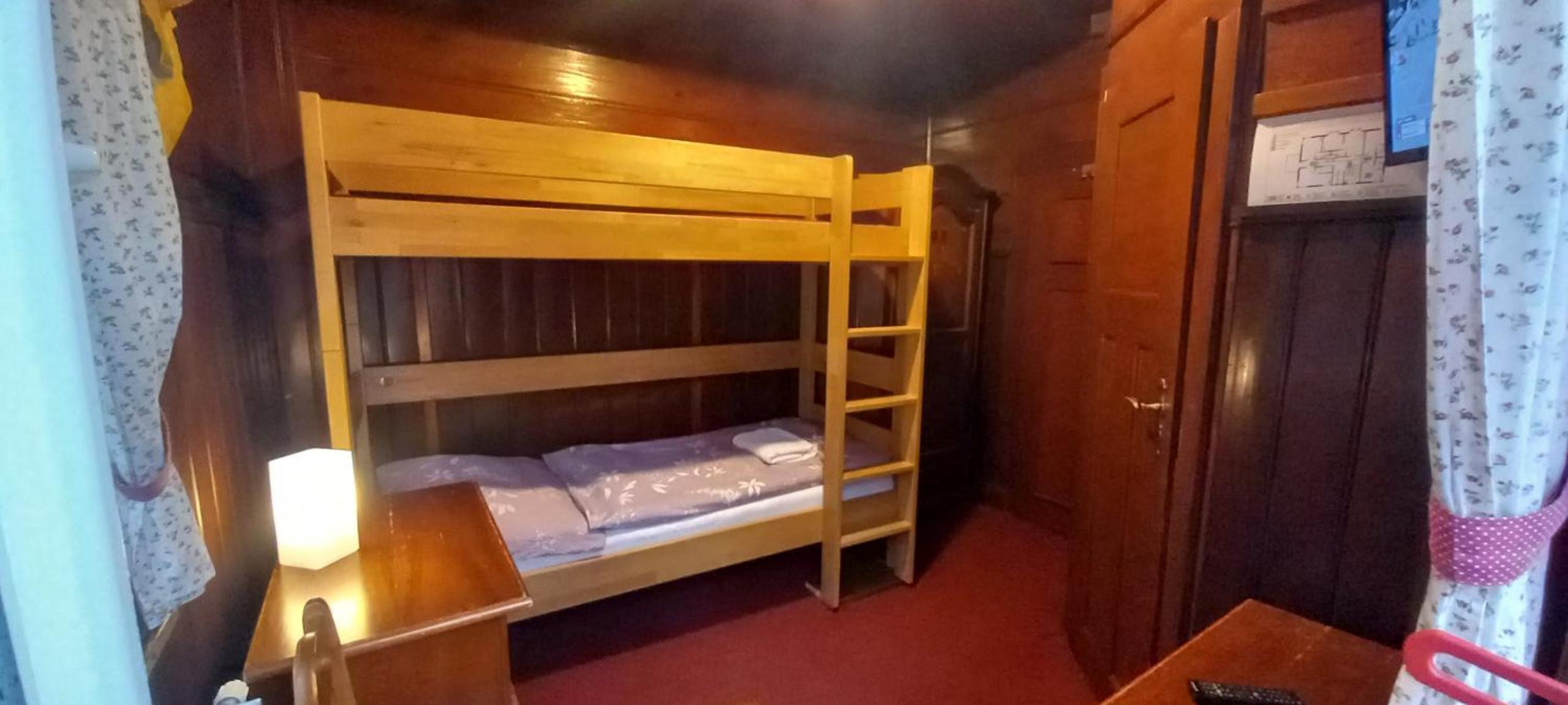 Small Twin Room - Photo 4