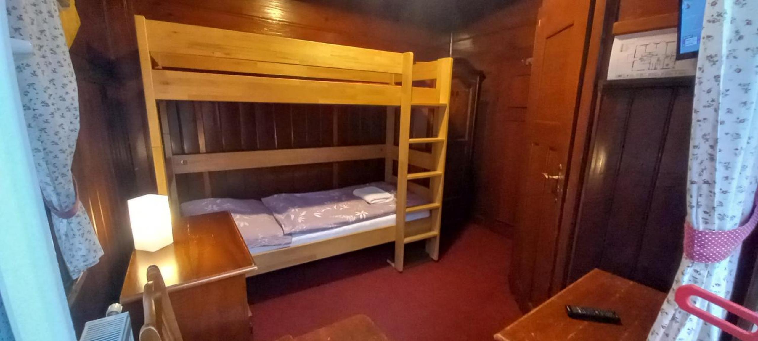 Small Twin Room - Photo 5