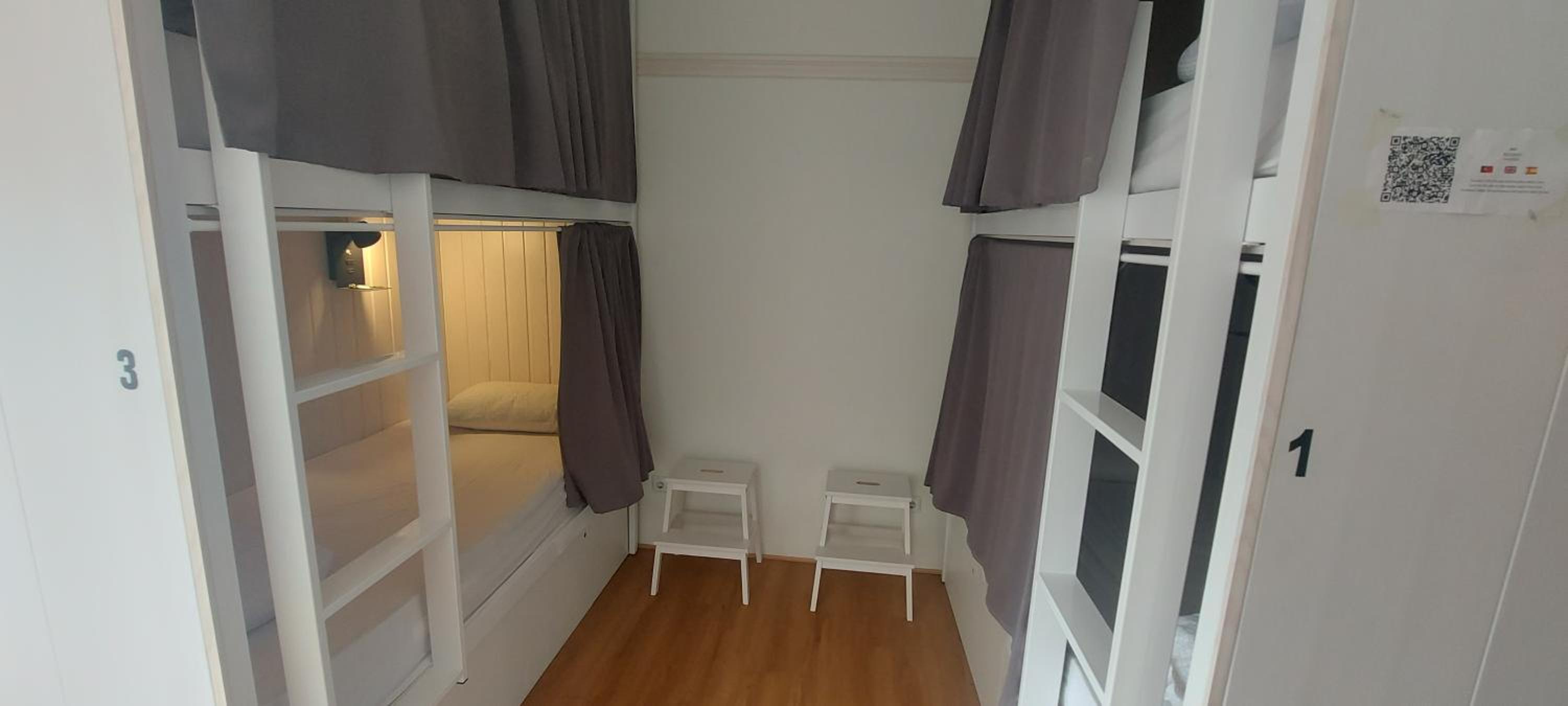Bed in 4-Bed Male Dormitory Room photo 3