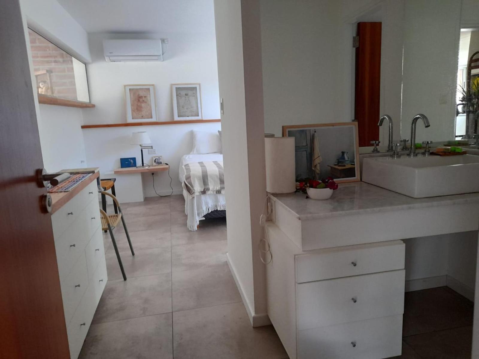 One-Bedroom House photo 1