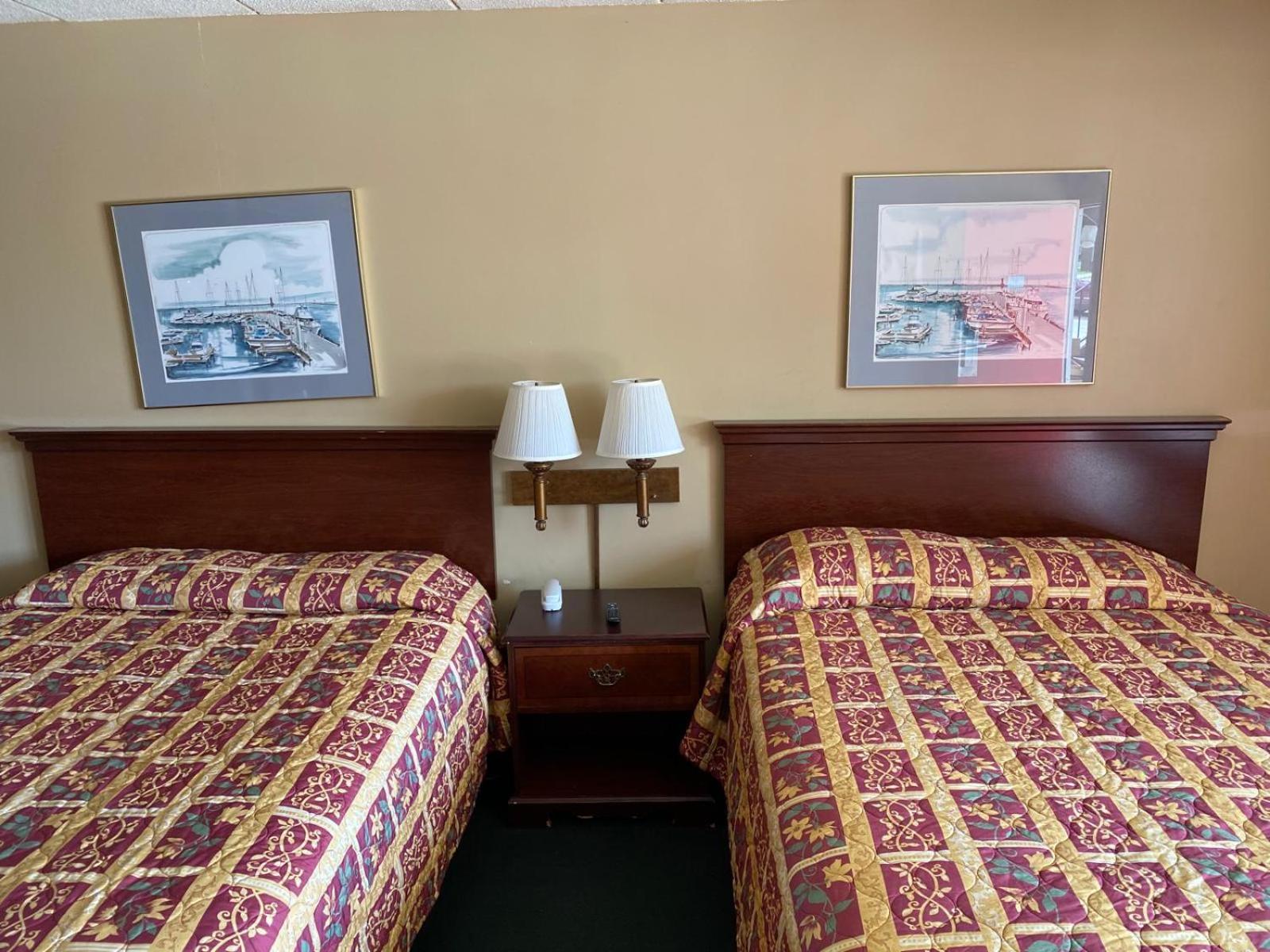Queen Room with Two Queen Beds - Smoking photo 1