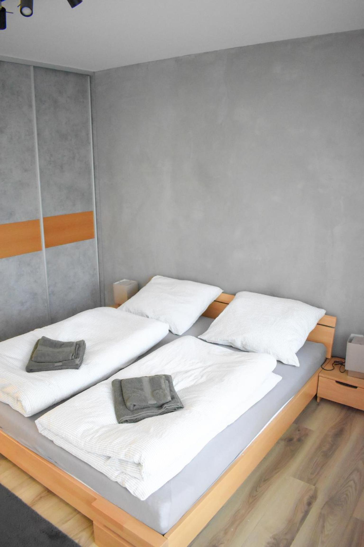 One-Bedroom Apartment photo 1