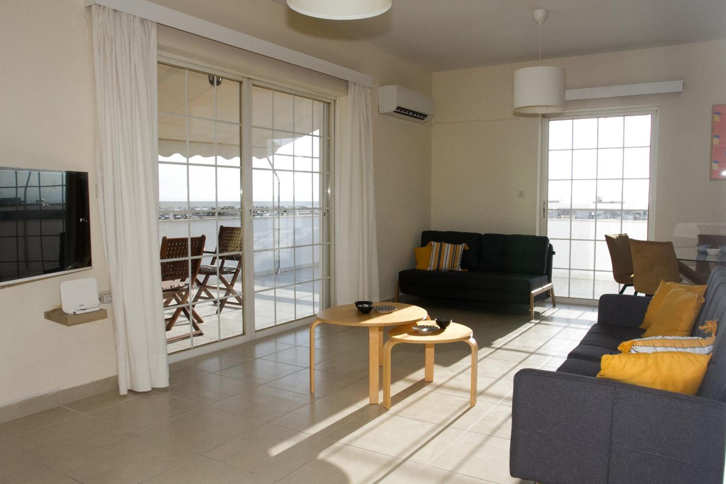 One-Bedroom Apartment photo 1