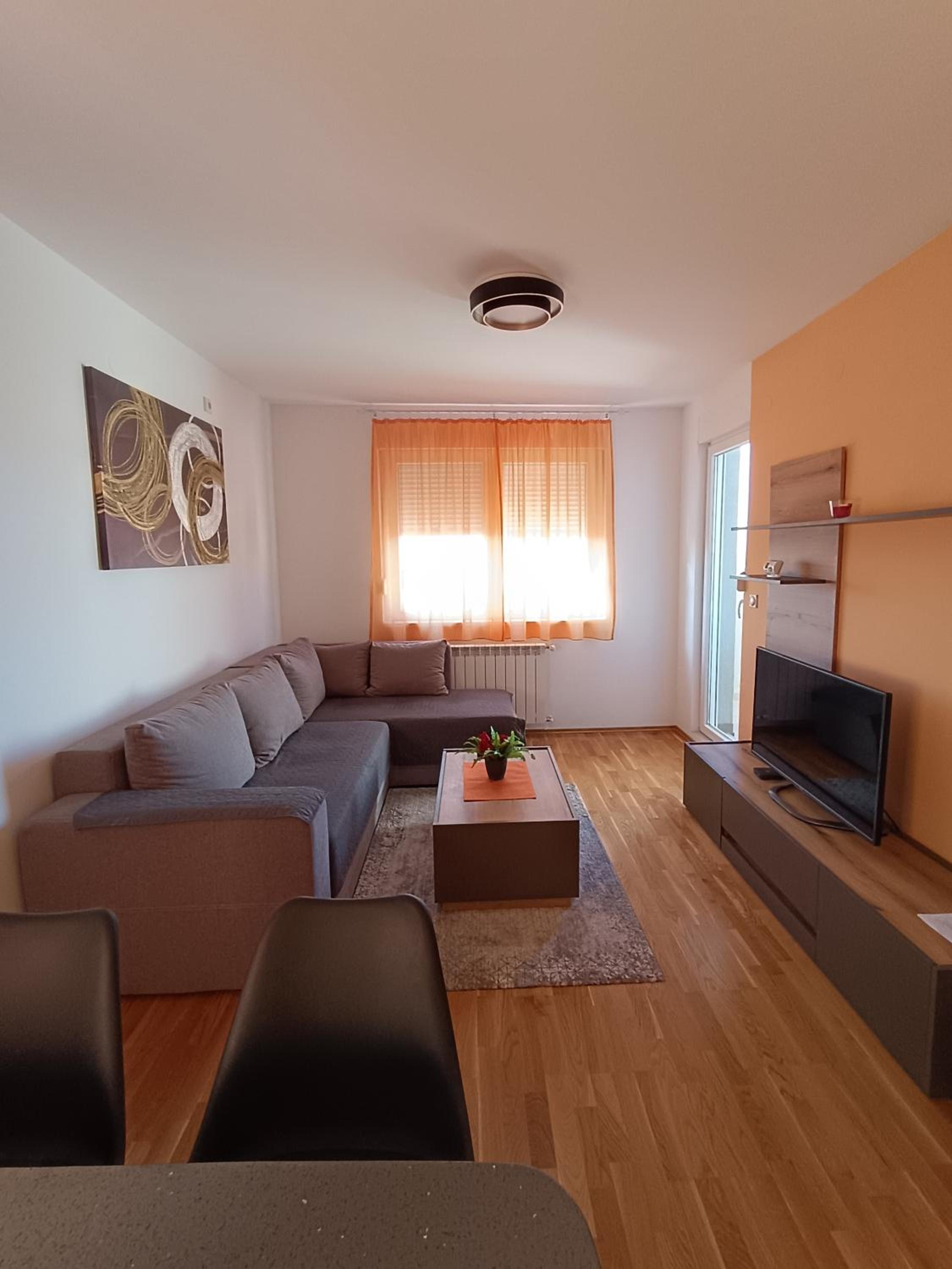 One-Bedroom Apartment photo 1