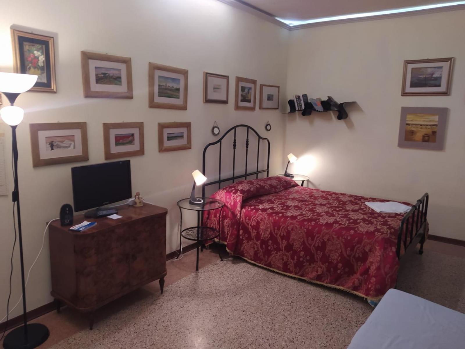 One-Bedroom Apartment photo 1