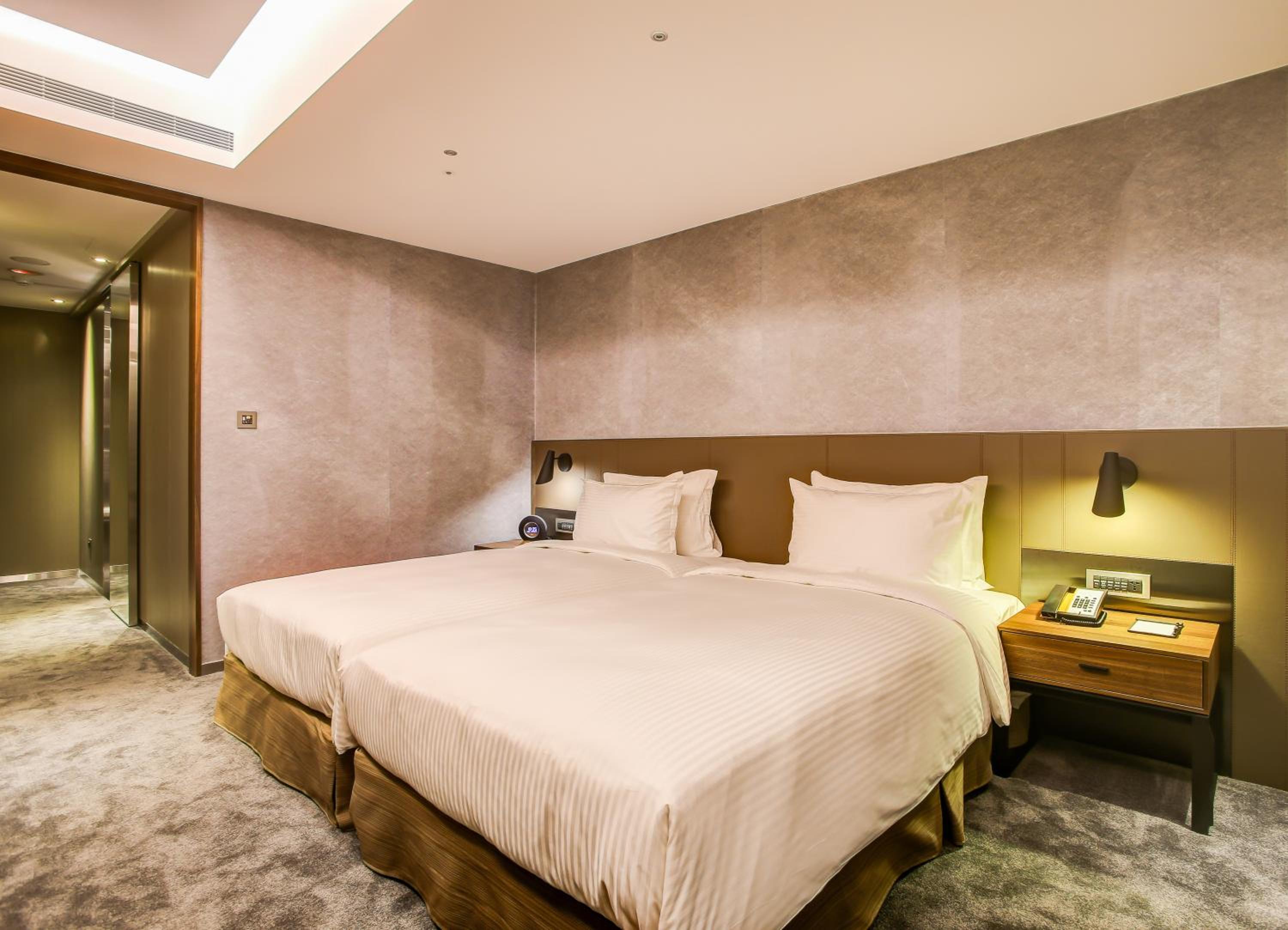 Large Twin Room