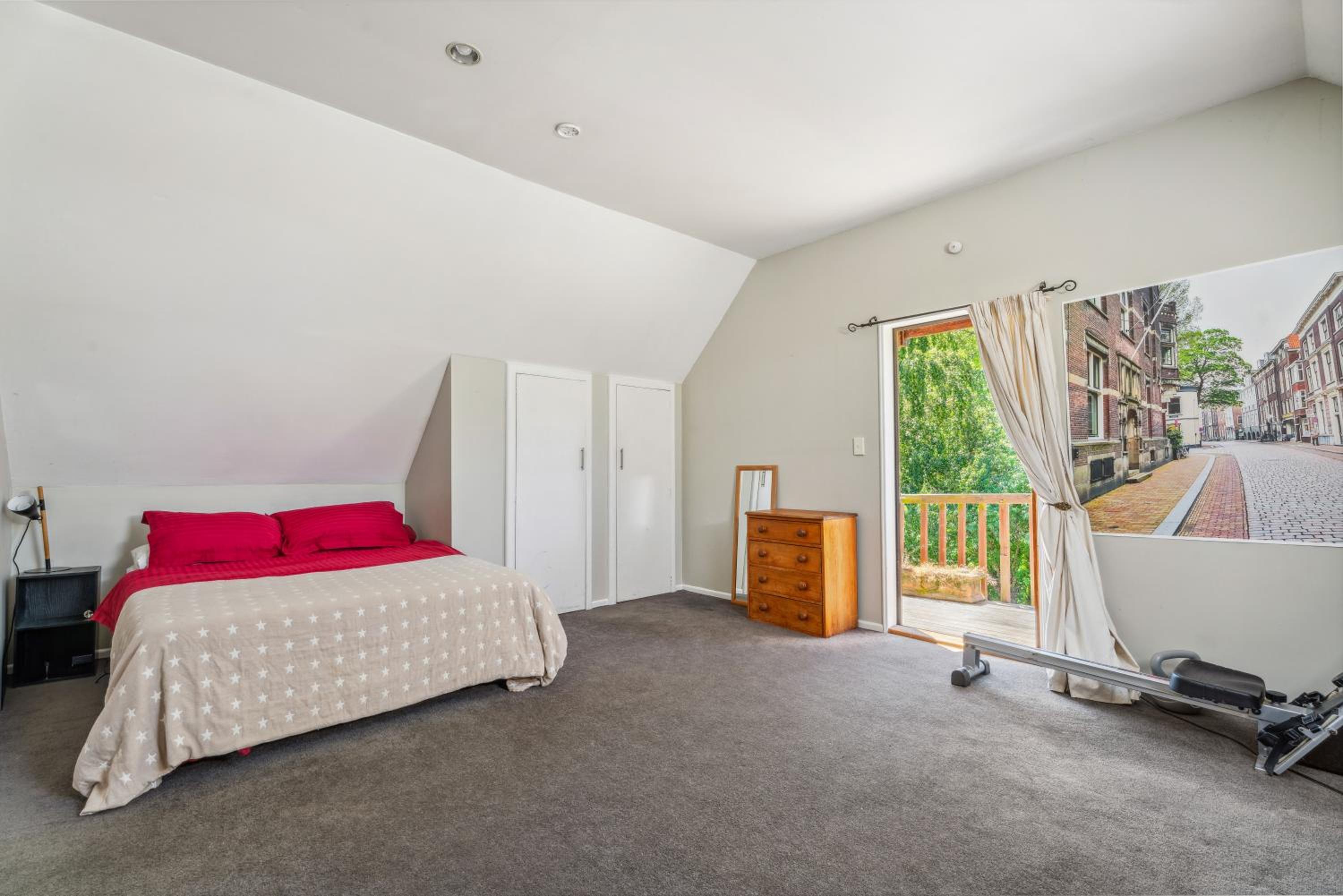 Four-Bedroom House photo 2