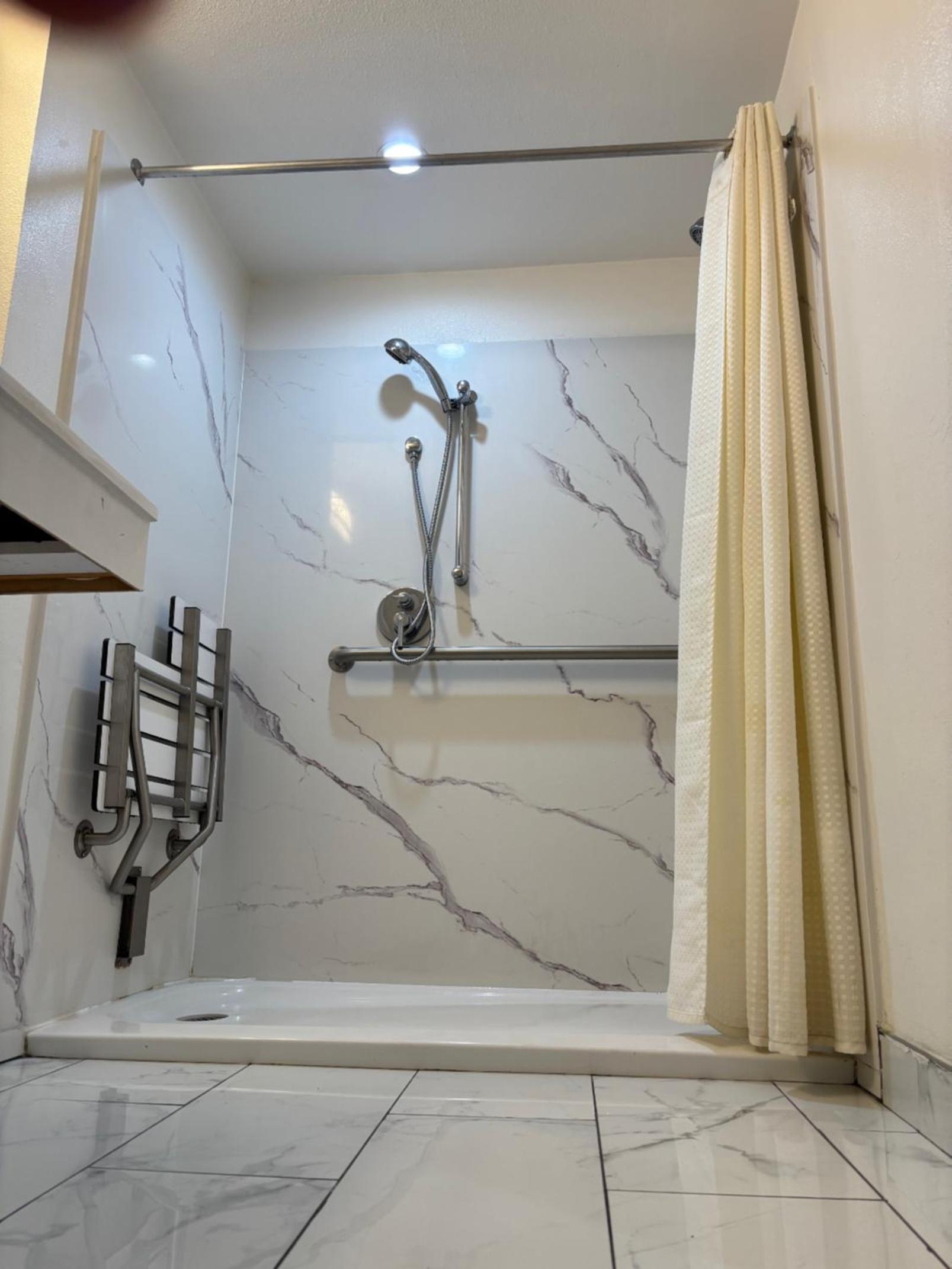 King Room - Disability Access - Photo 2