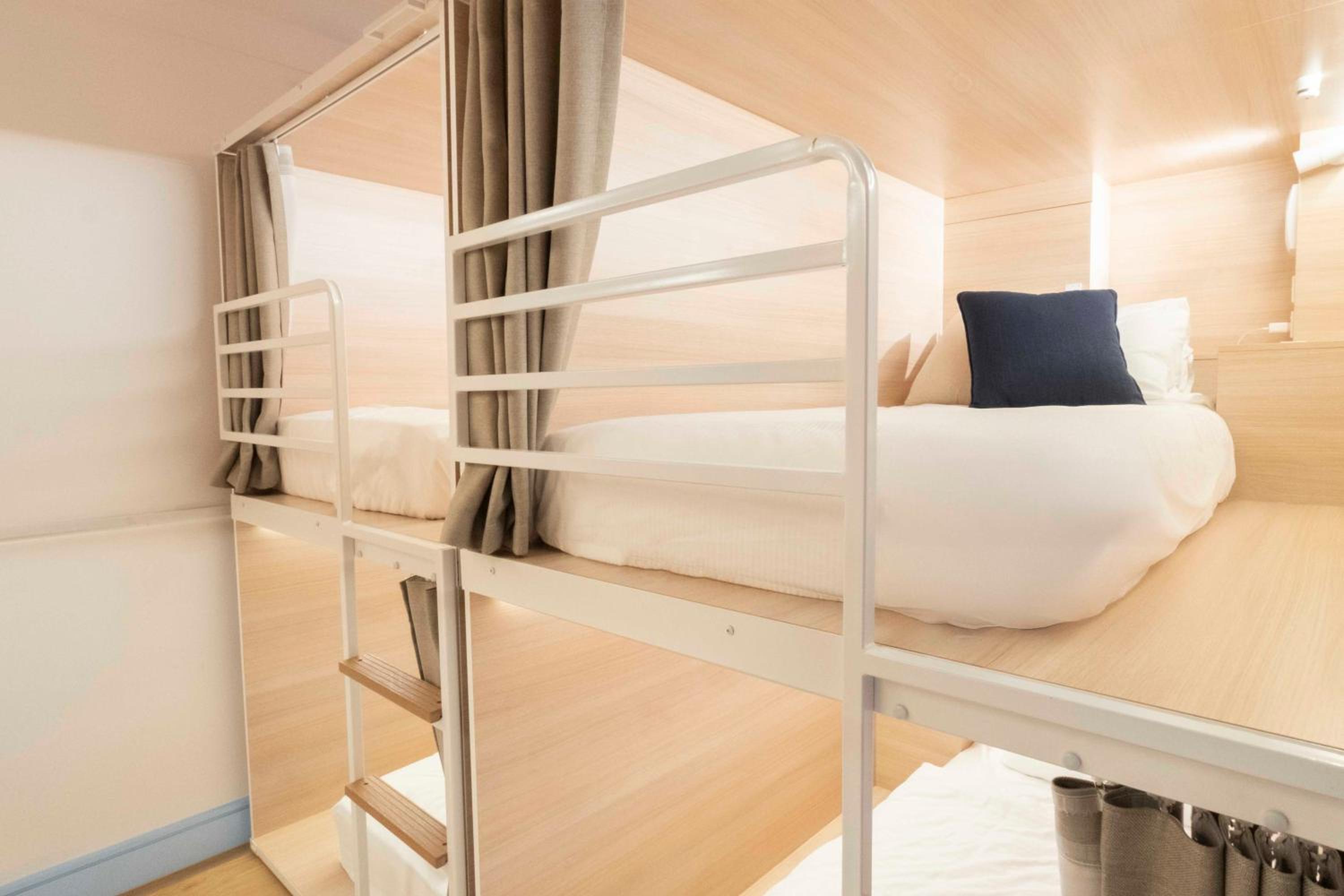 Entire 8 Pod Ensuite Dorm photo 2