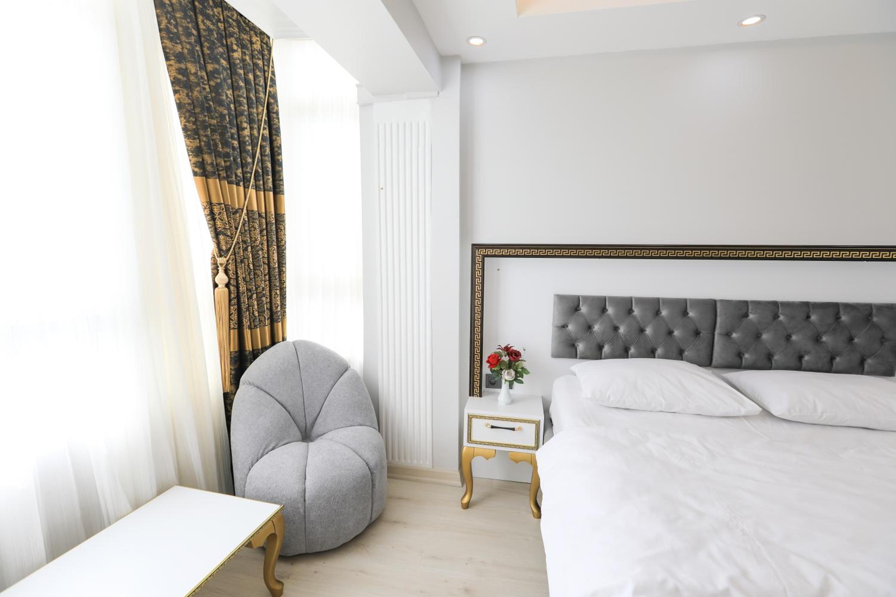 Double Room with Private Bathroom photo 3