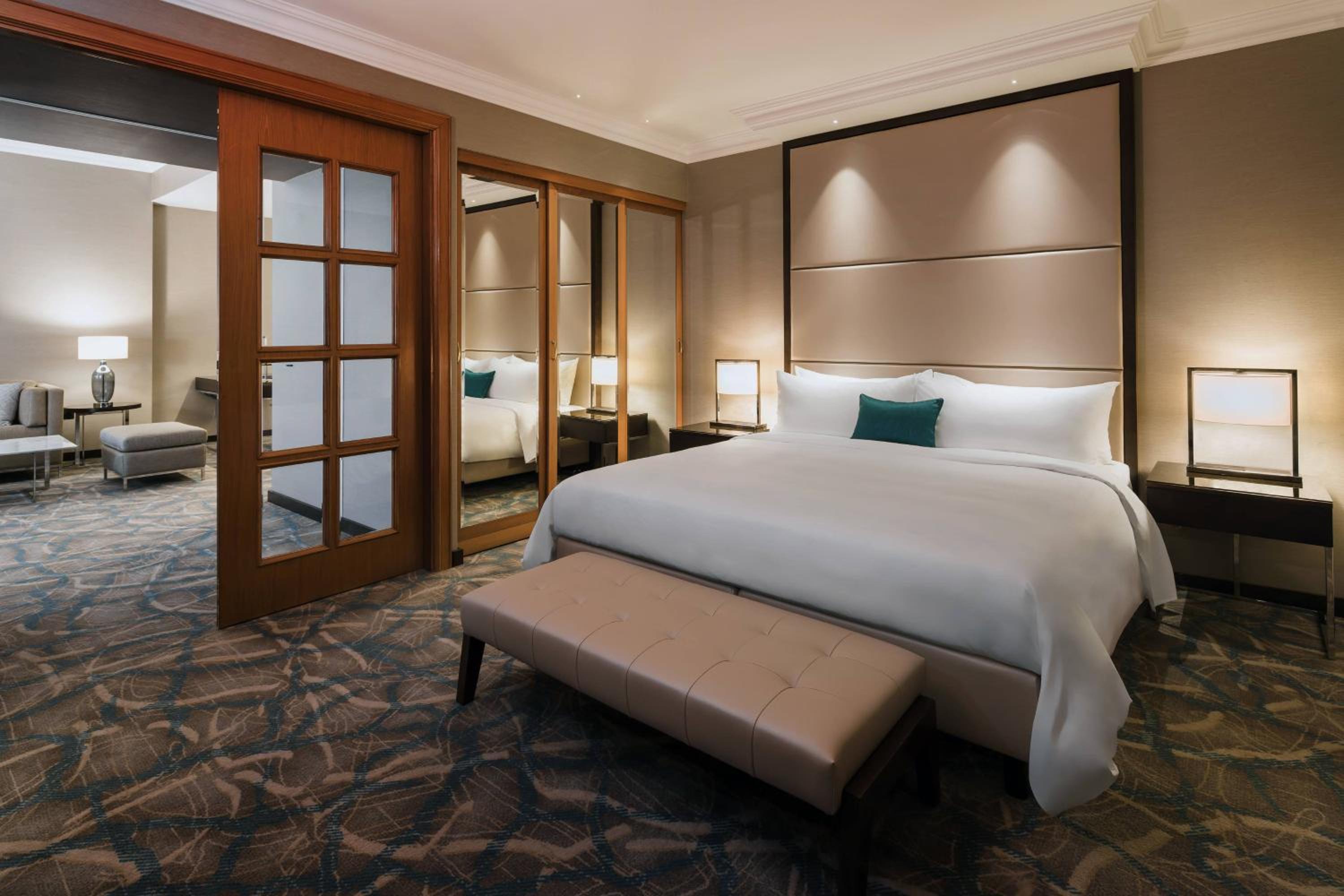 Executive Suite with Access and Breakfast in Executive Lounge - Photo 6