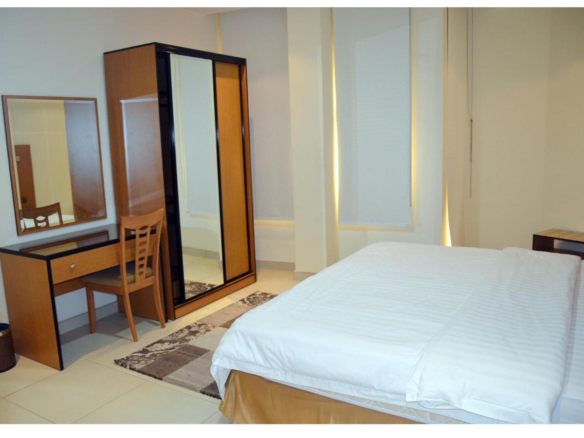 Studio Apartment photo 1