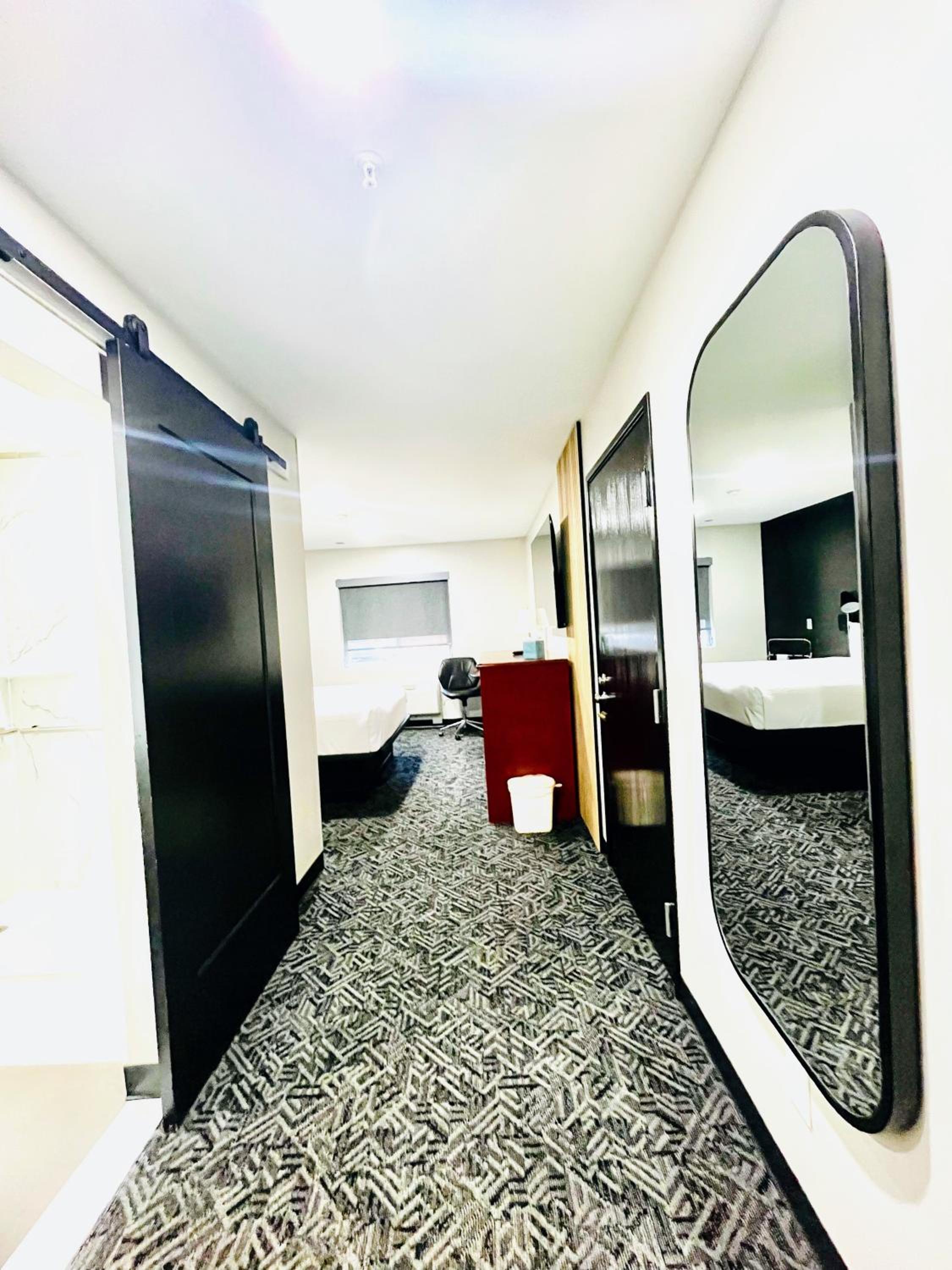 Queen Room - Disability Access - Non-Smoking - Photo 1