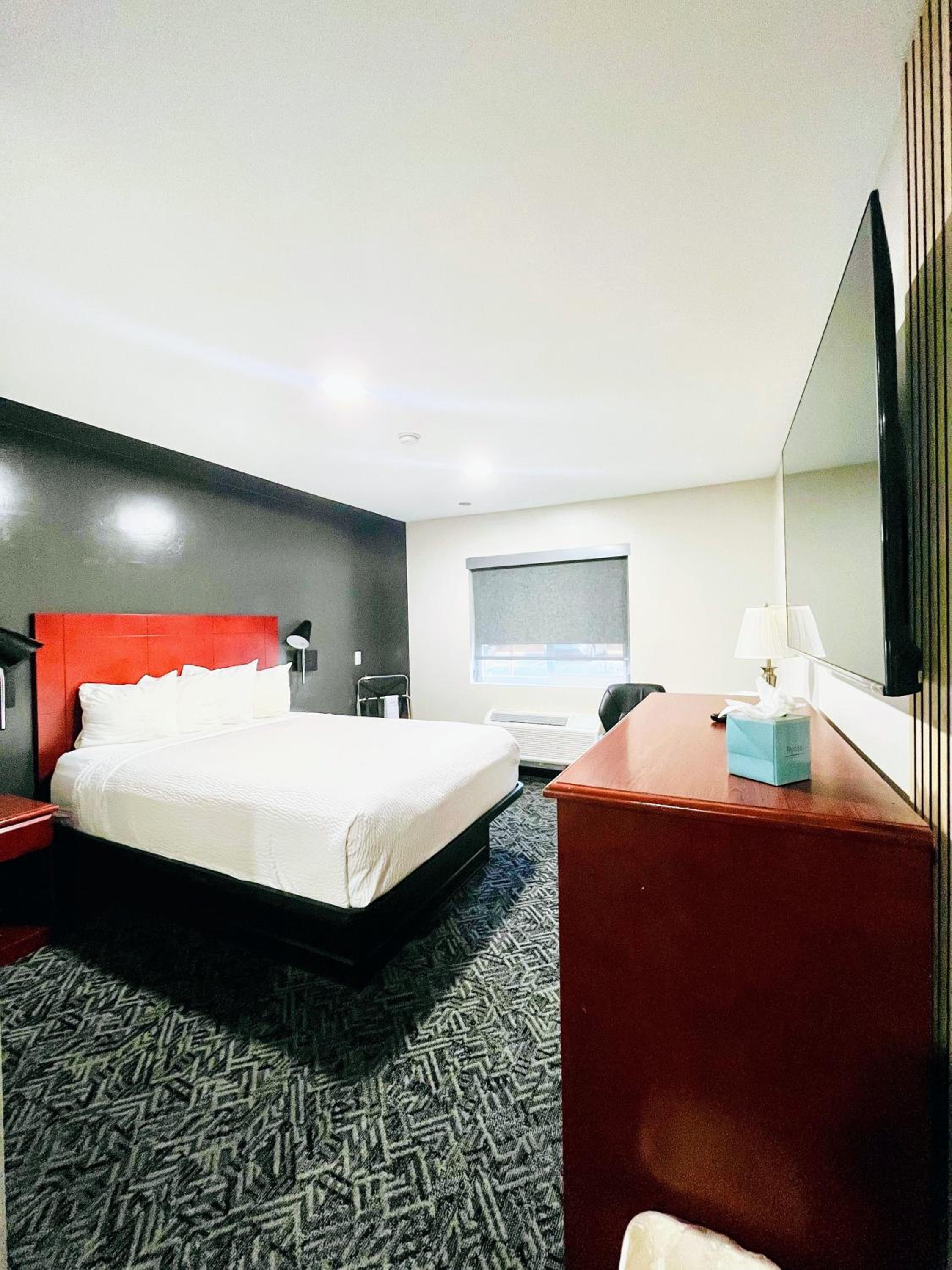 Queen Room - Disability Access - Non-Smoking - Photo 5