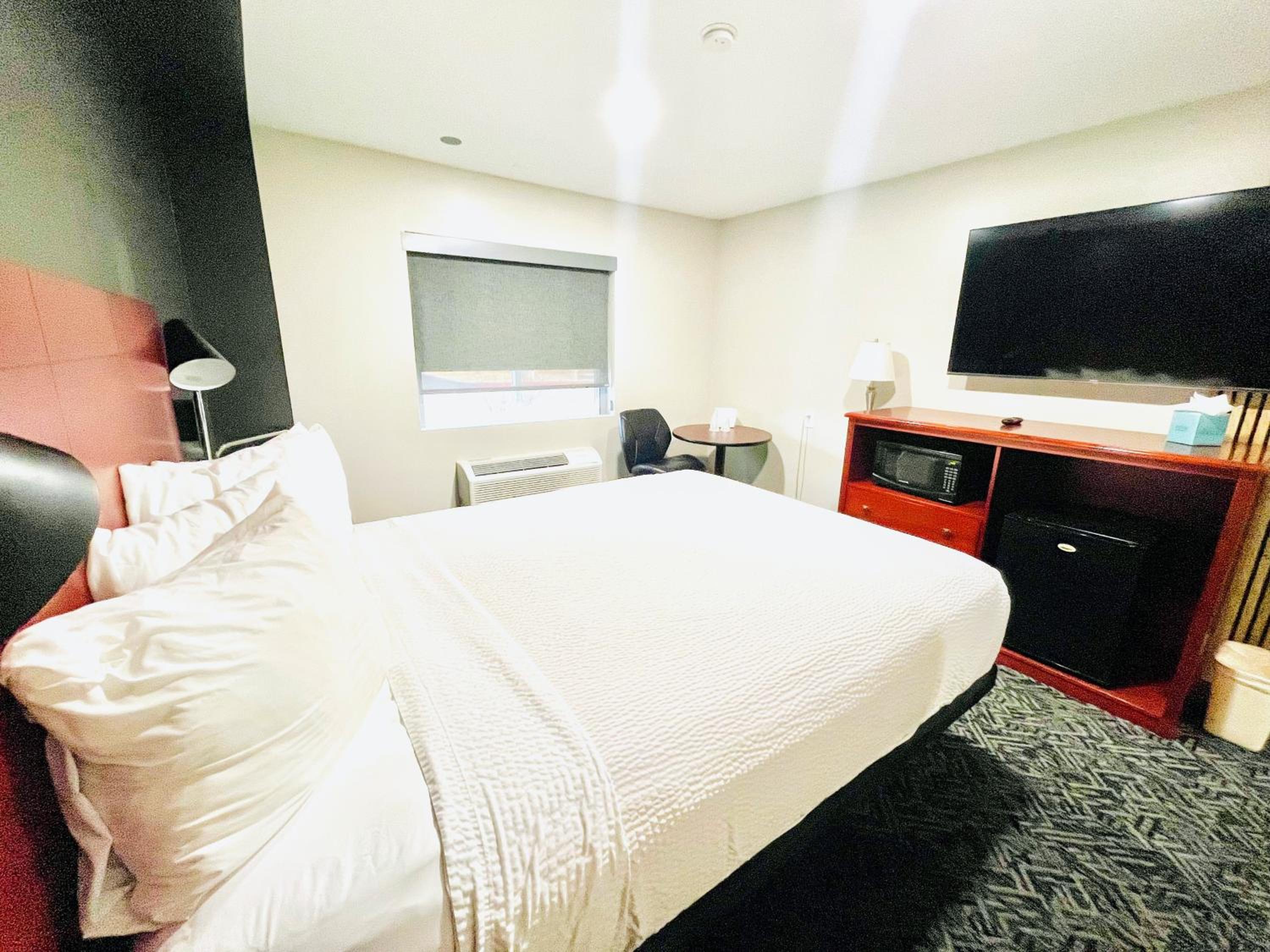 Queen Room - Disability Access - Non-Smoking - Photo 2