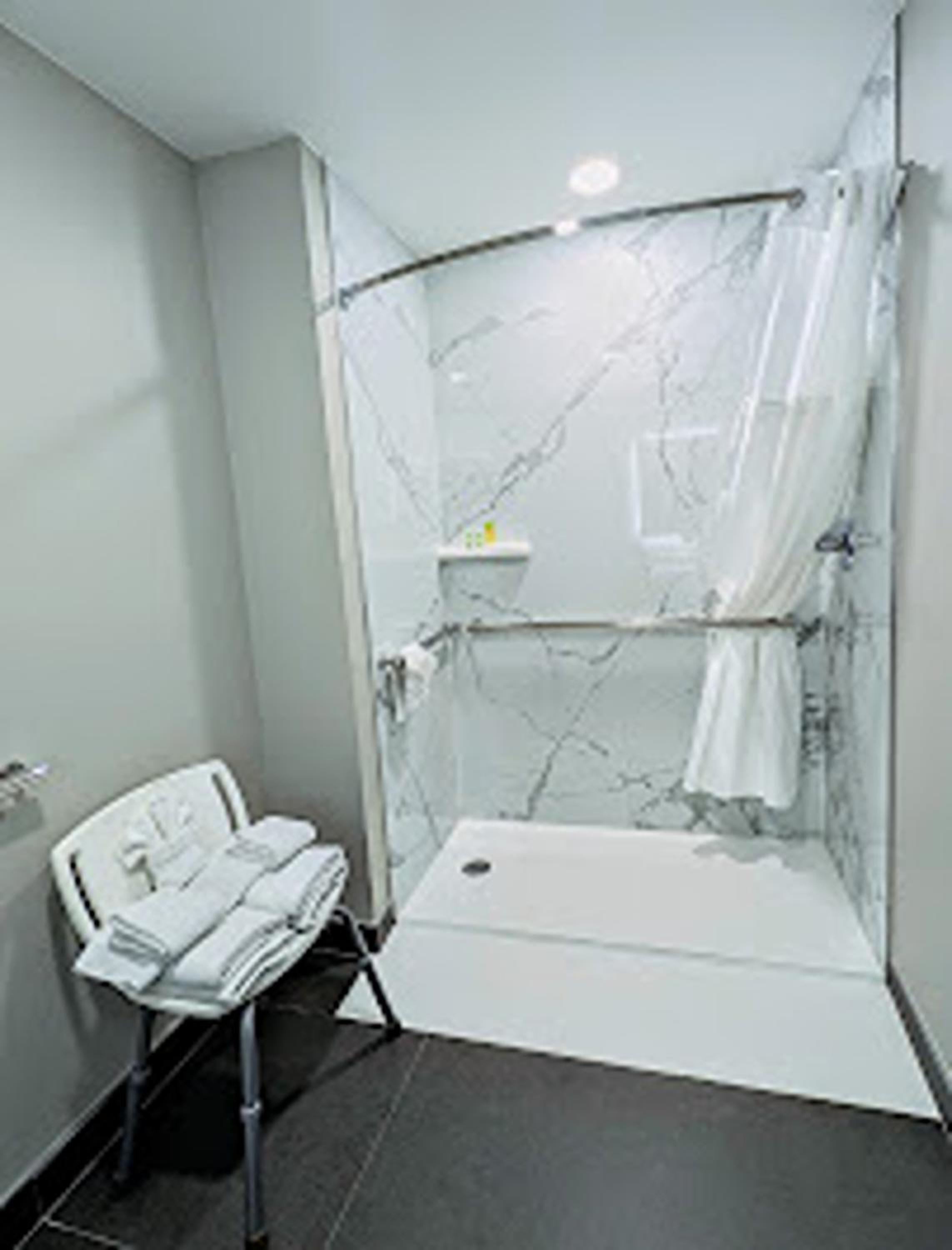 Queen Room - Disability Access - Non-Smoking - Photo 4