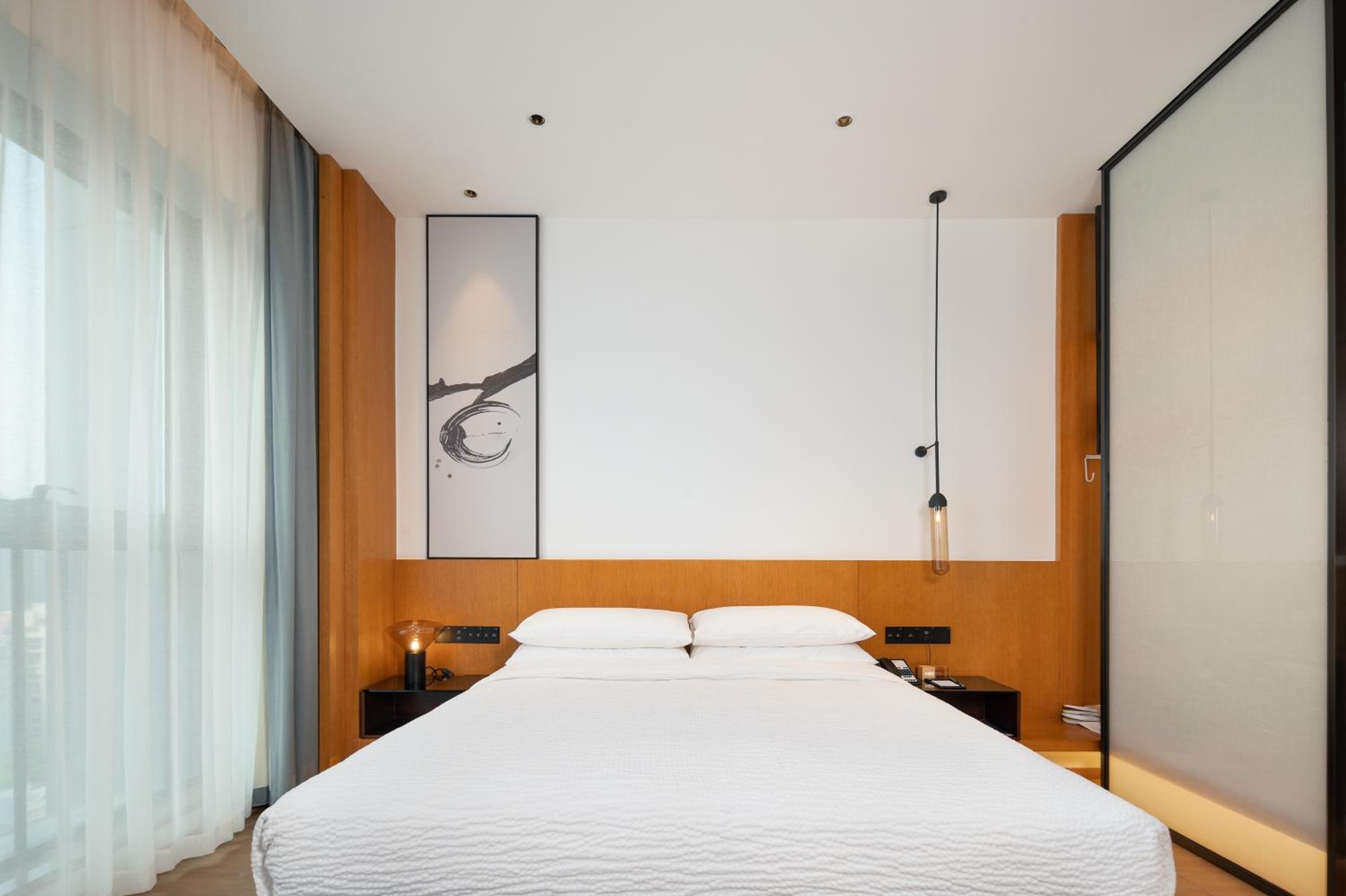 Standard, Guest room, 1 King - Photo 4