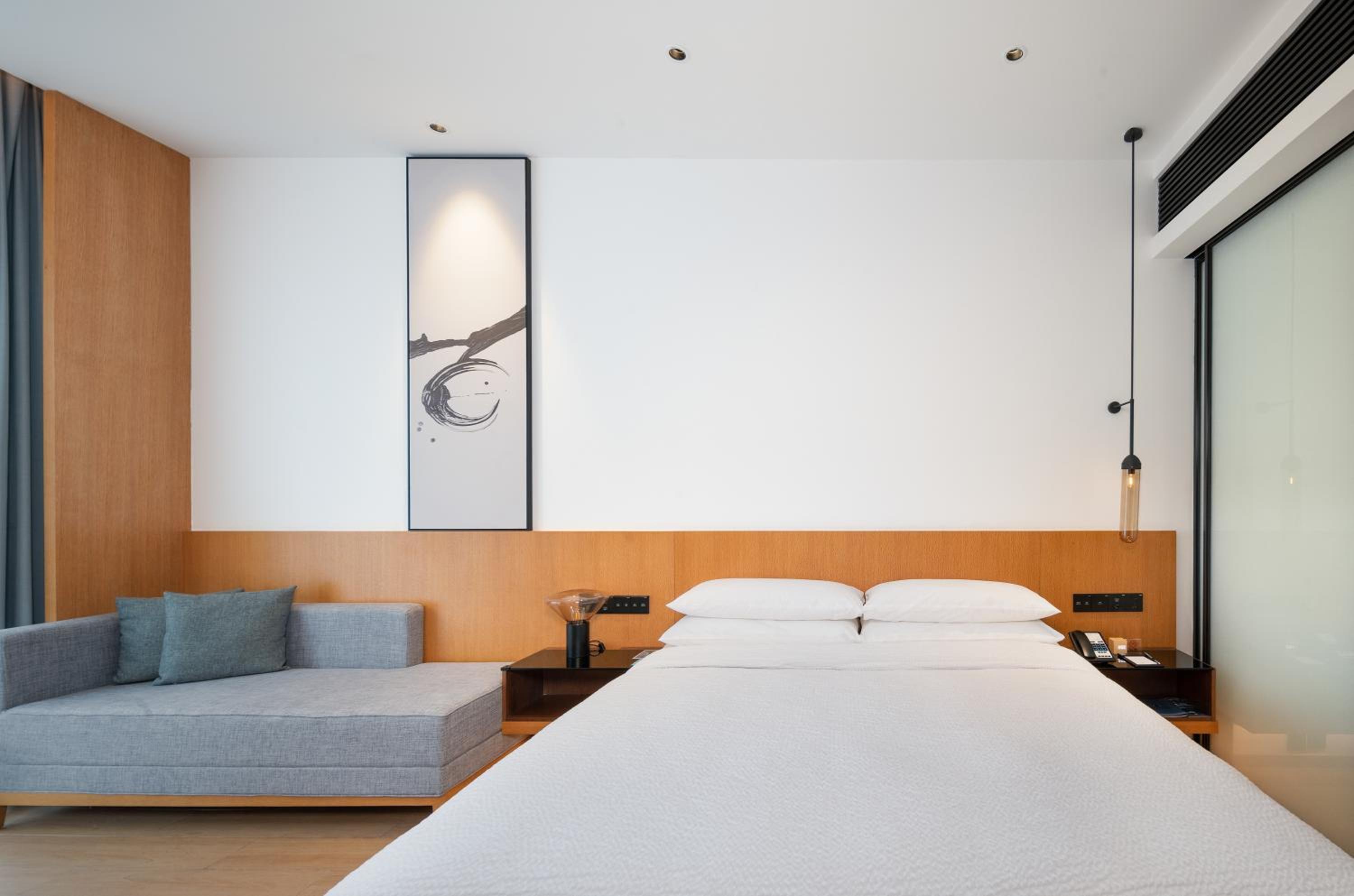 Superior, Guest room, 1 King - Photo 2
