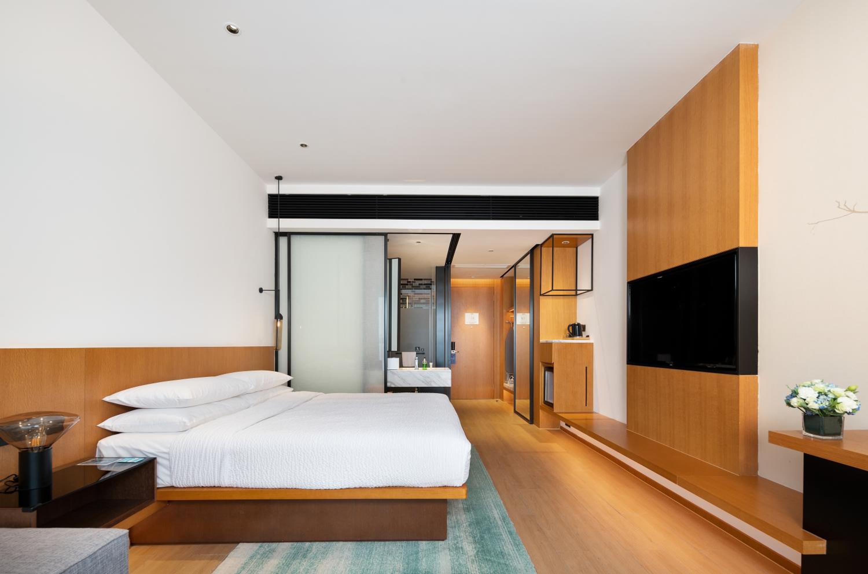 Executive, Guest room, 1 King - Photo 5