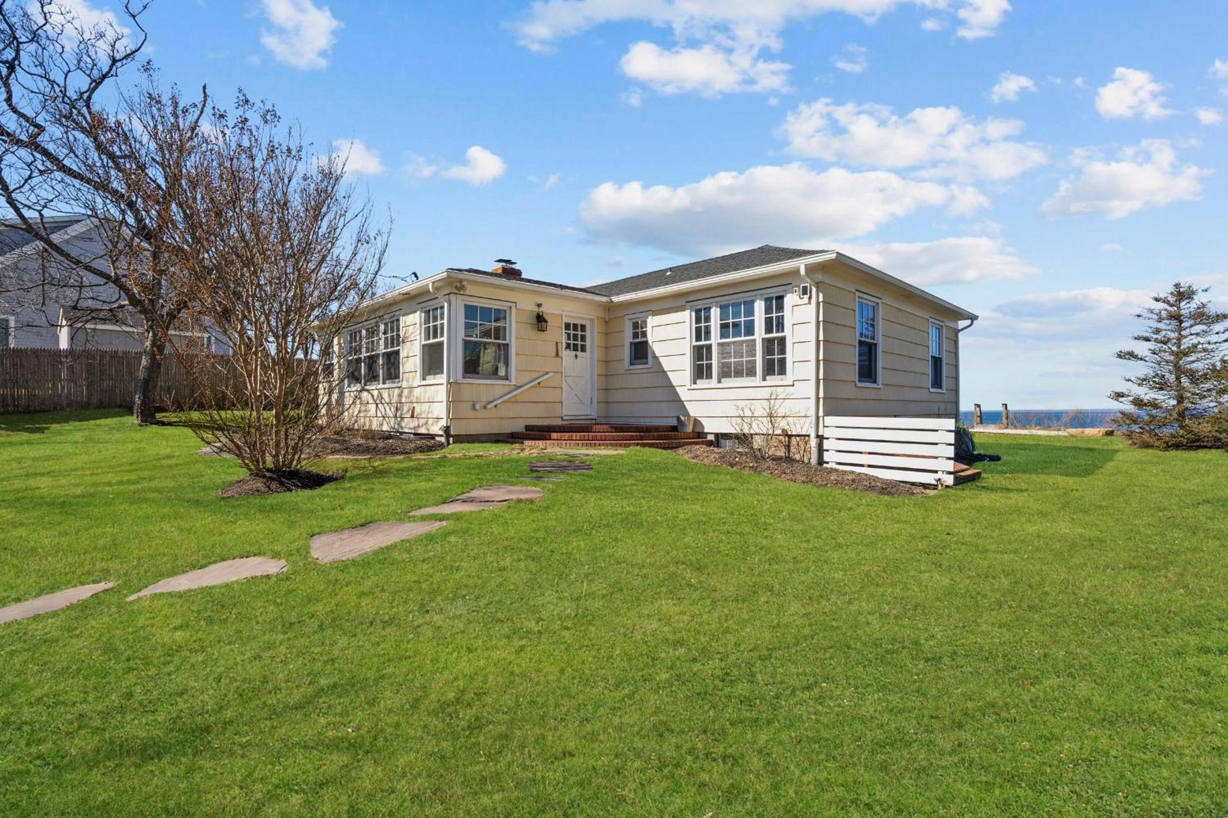 Three-Bedroom Holiday Home  photo 2