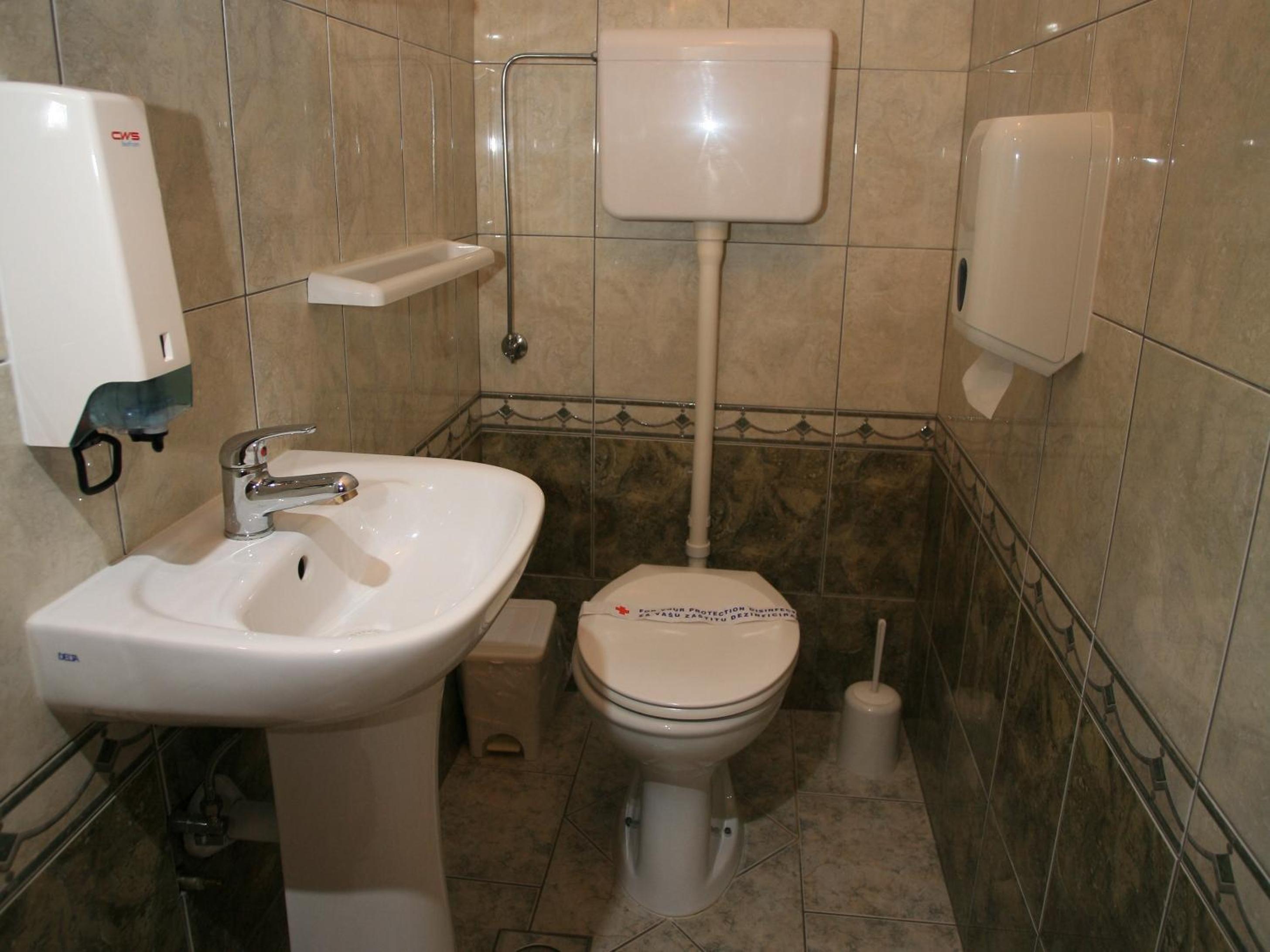 Comfort Two-Bedroom Apartment with Balcony and Garden View  - Photo 4