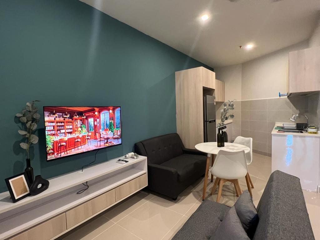 One-Bedroom Apartment with Sea View and Balcony photo 3