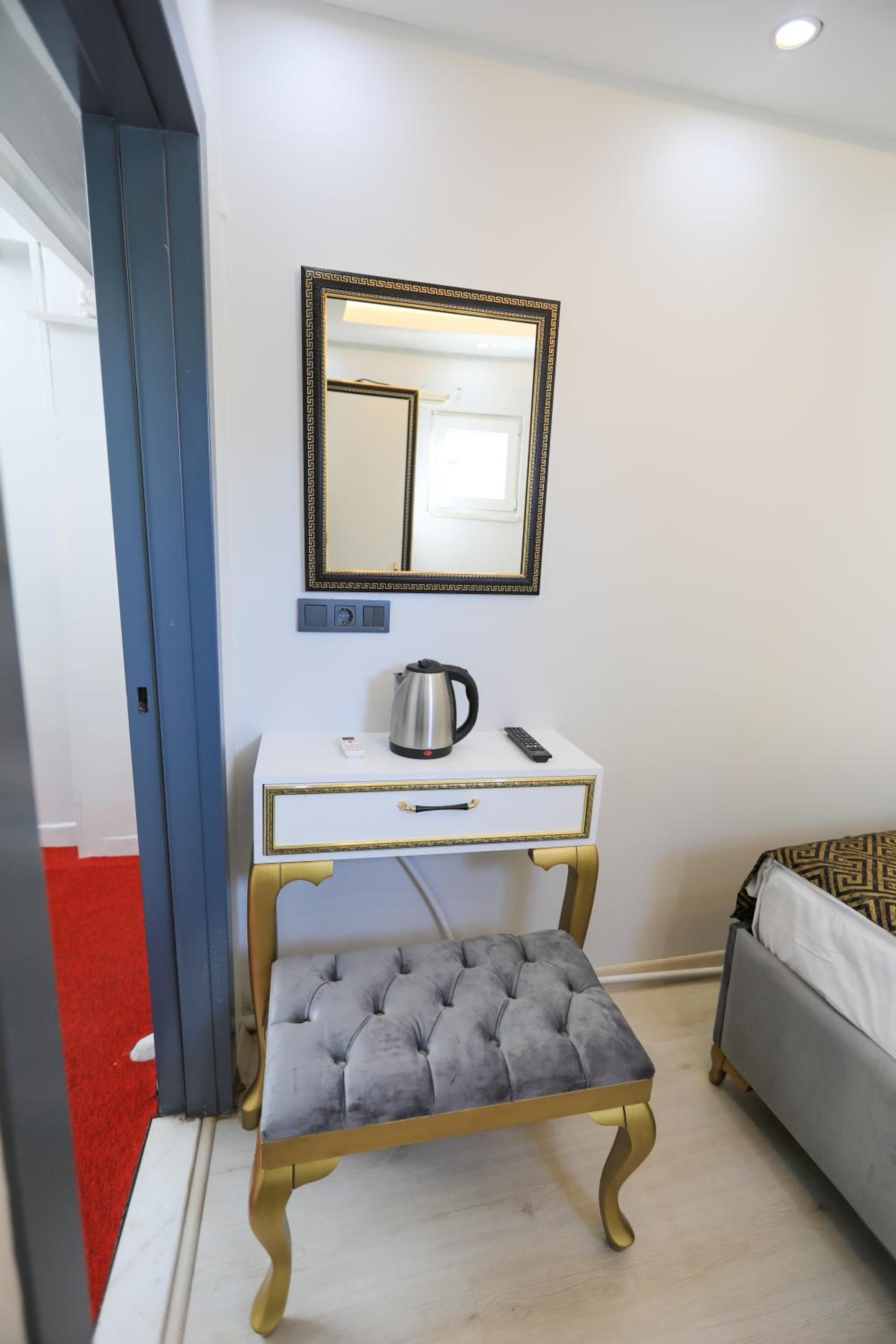 Small Single Room photo 2