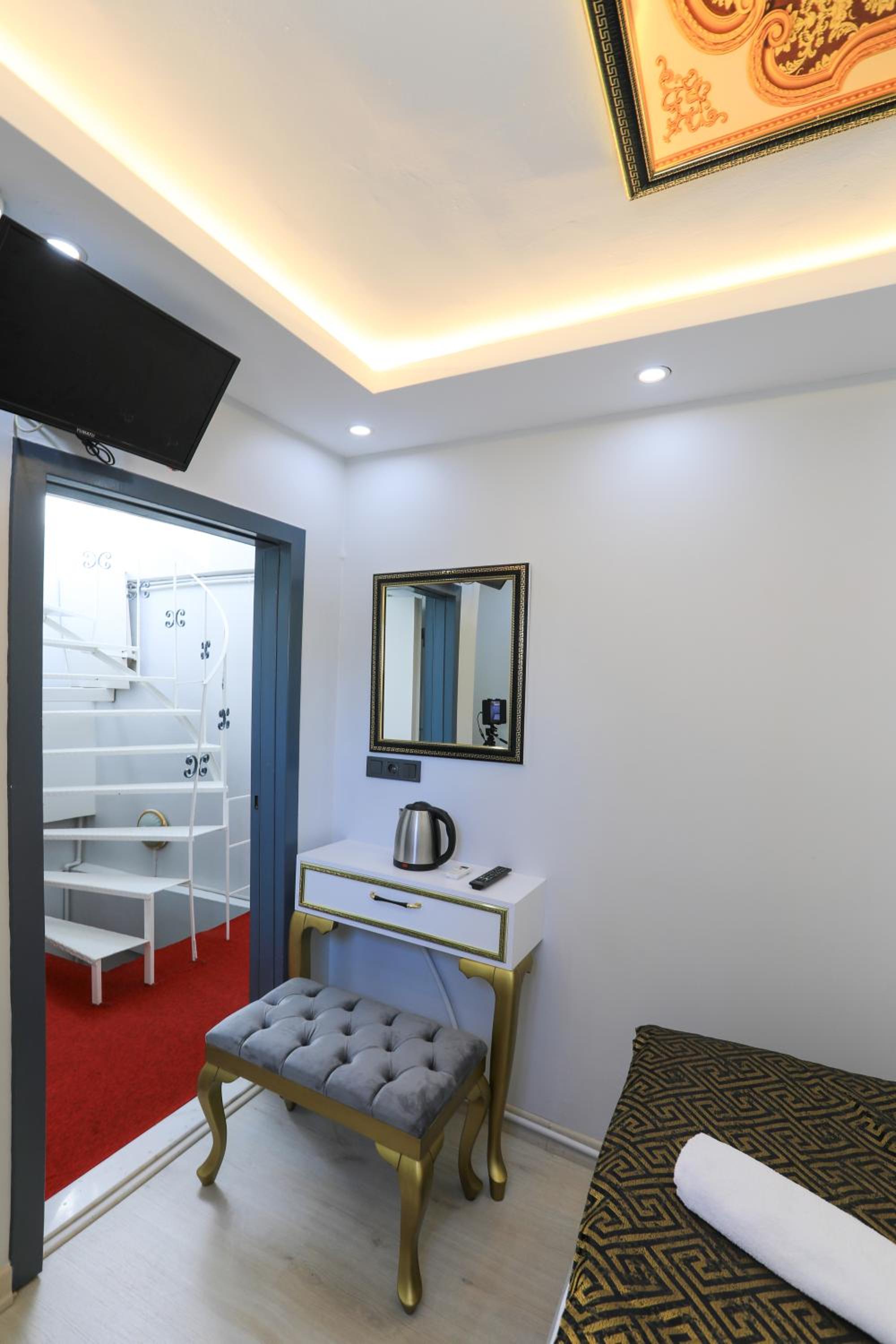 Small Single Room photo 3