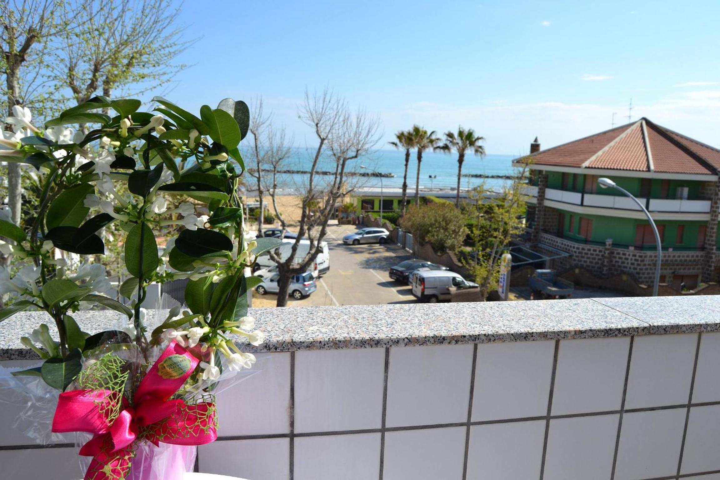 Quadruple Room with Sea View - Photo 2