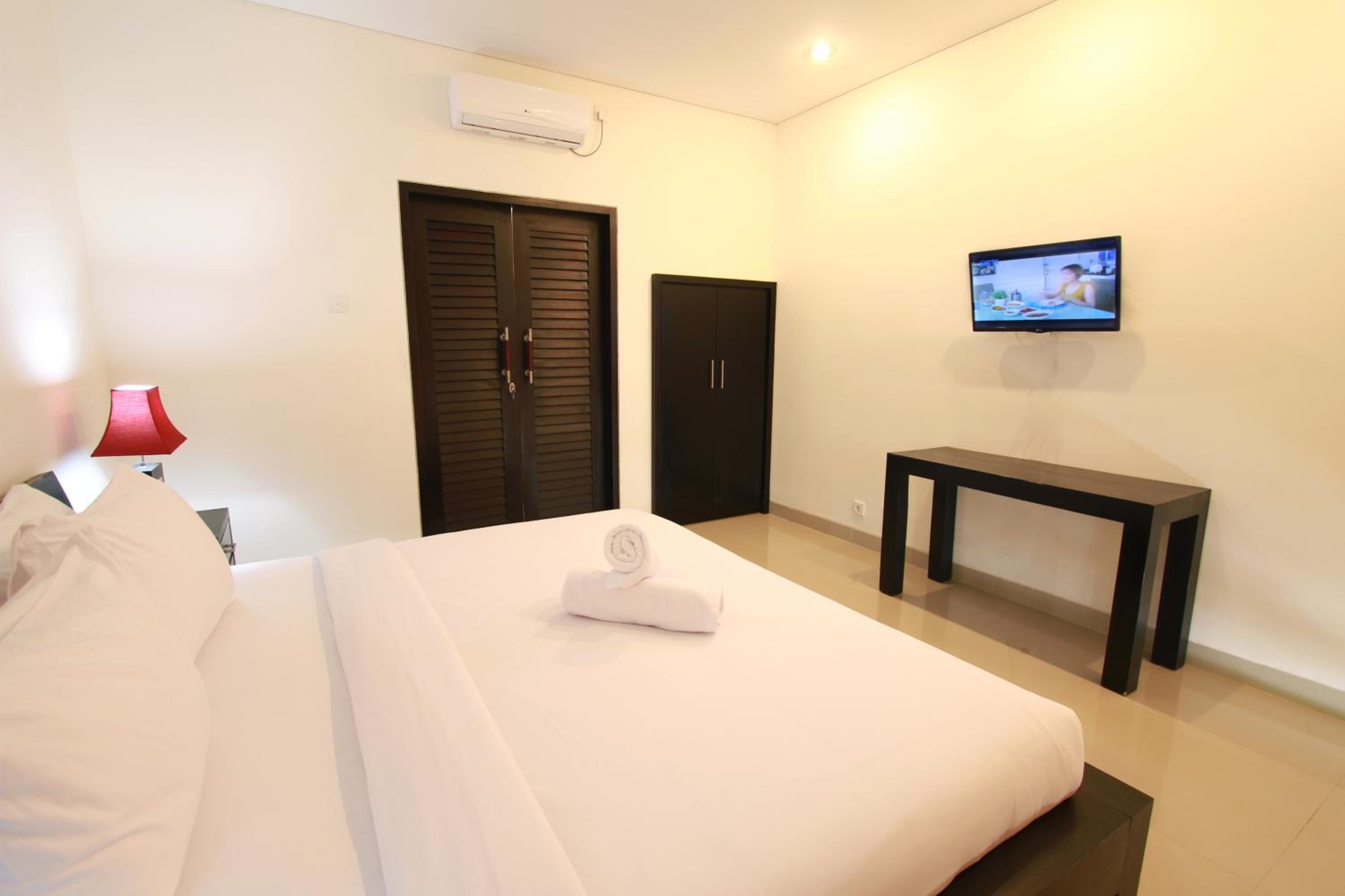 Double or Twin Room with View - Photo 8