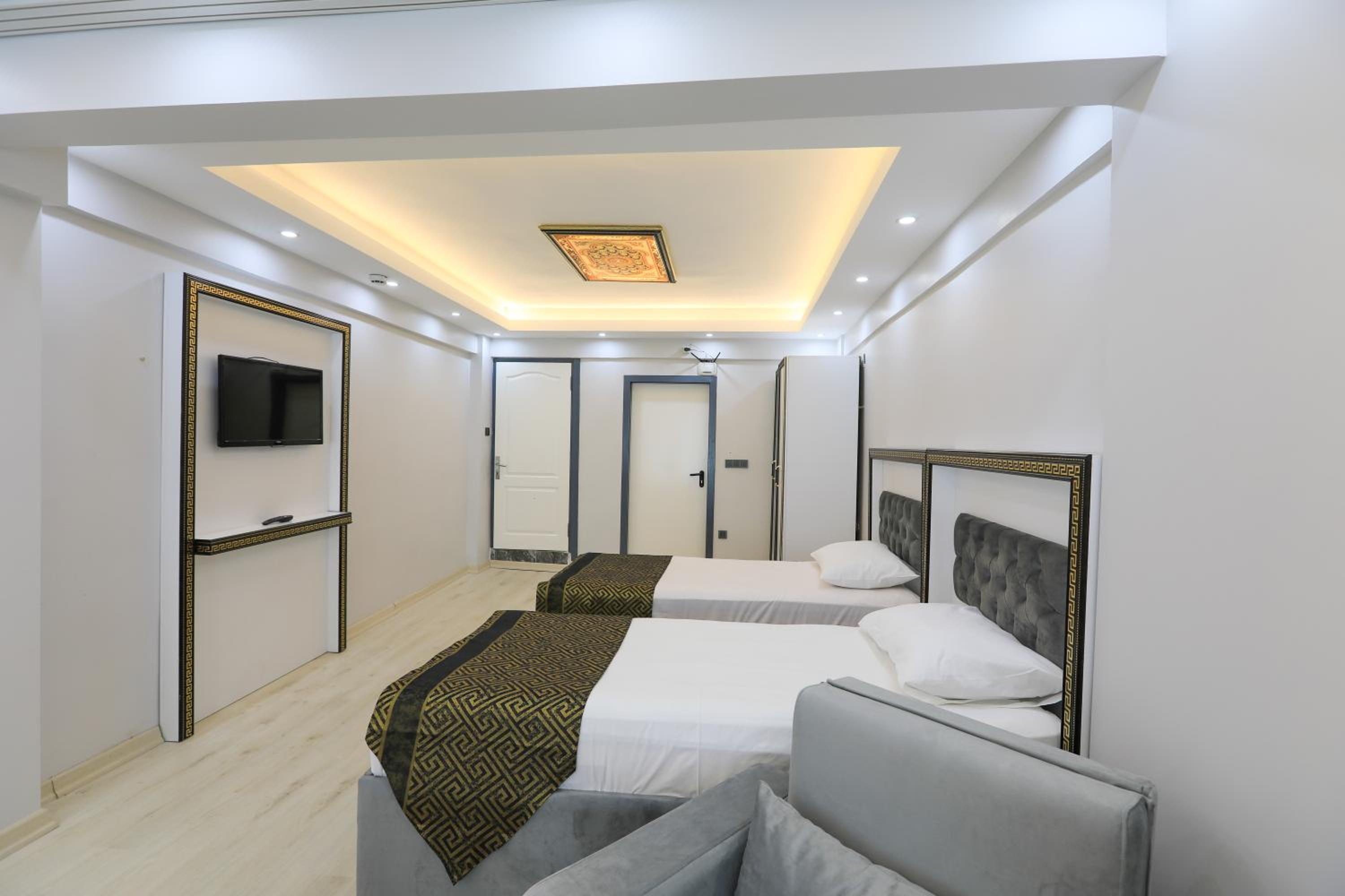 Quadruple Room with Private Bathroom photo 3
