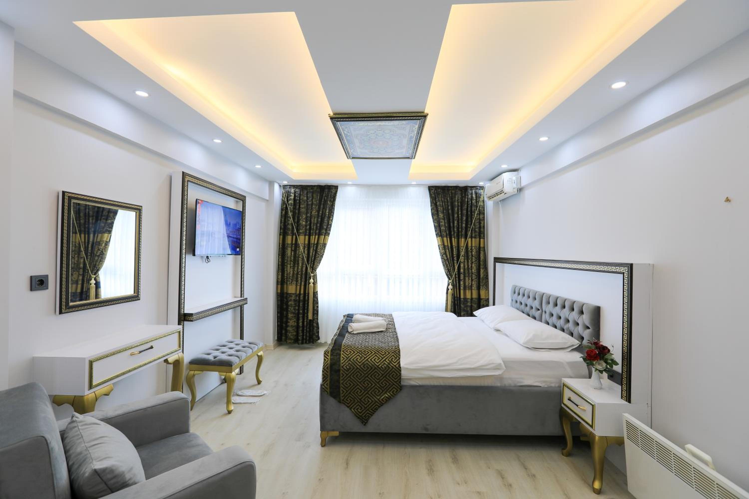 Quadruple Room with Private Bathroom photo 2