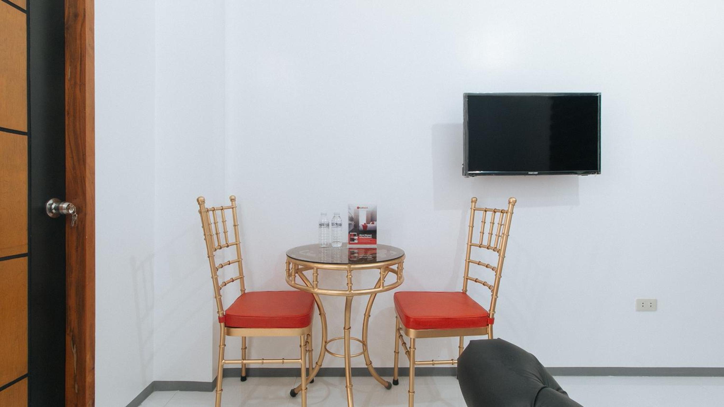 Deluxe Room - Photo 8