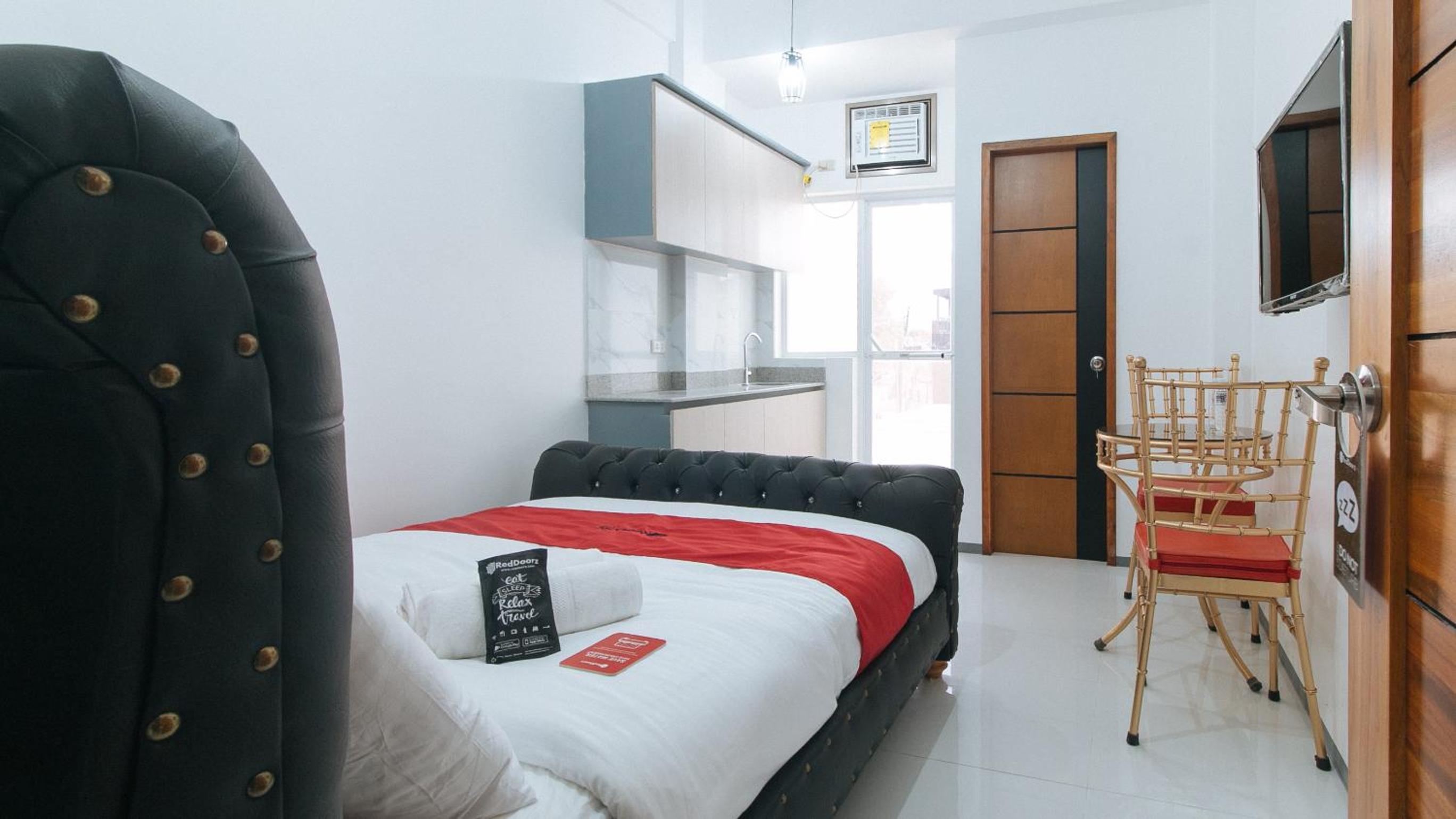 Deluxe Room - Photo 6