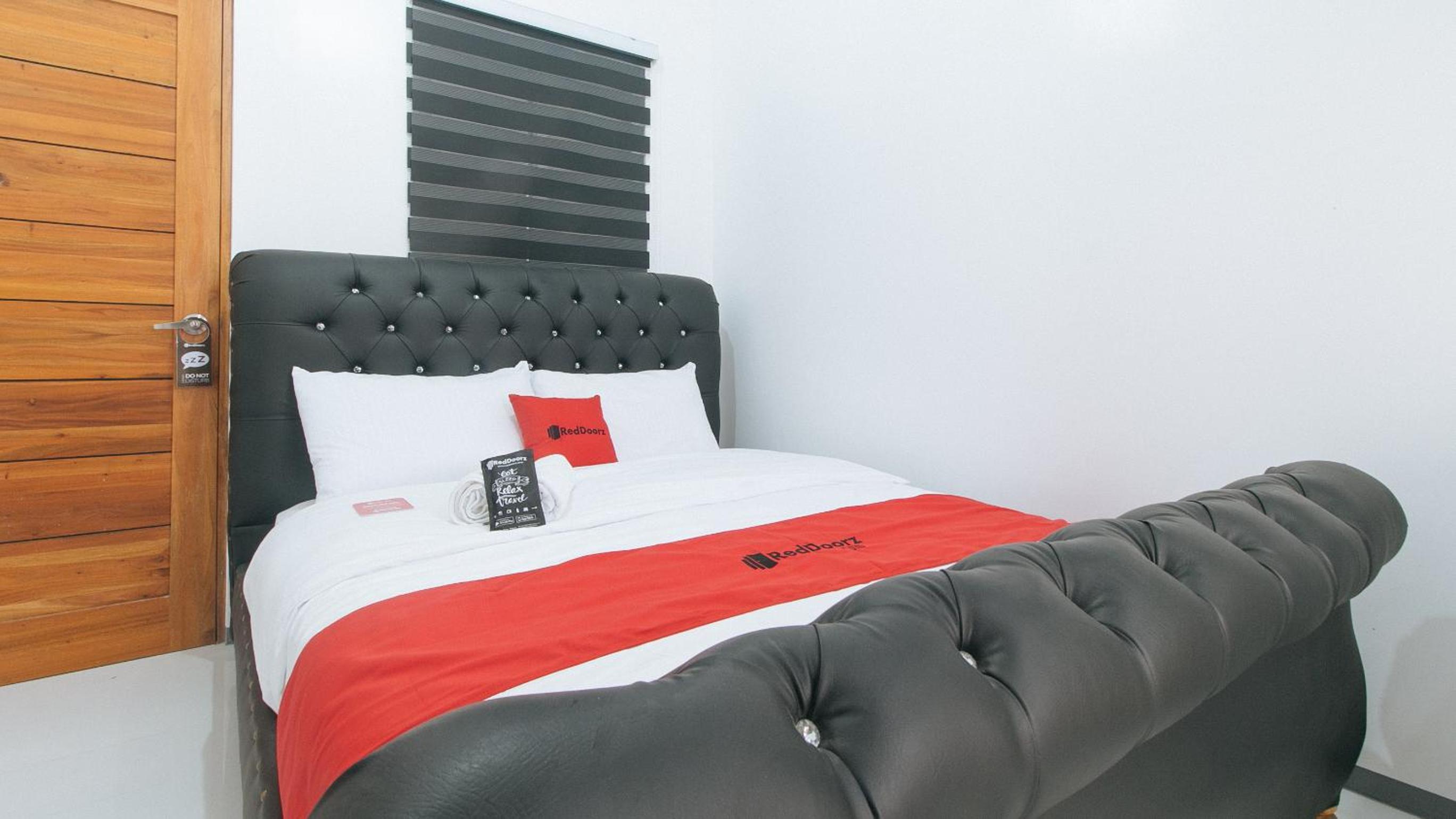 Deluxe Room - Photo 16