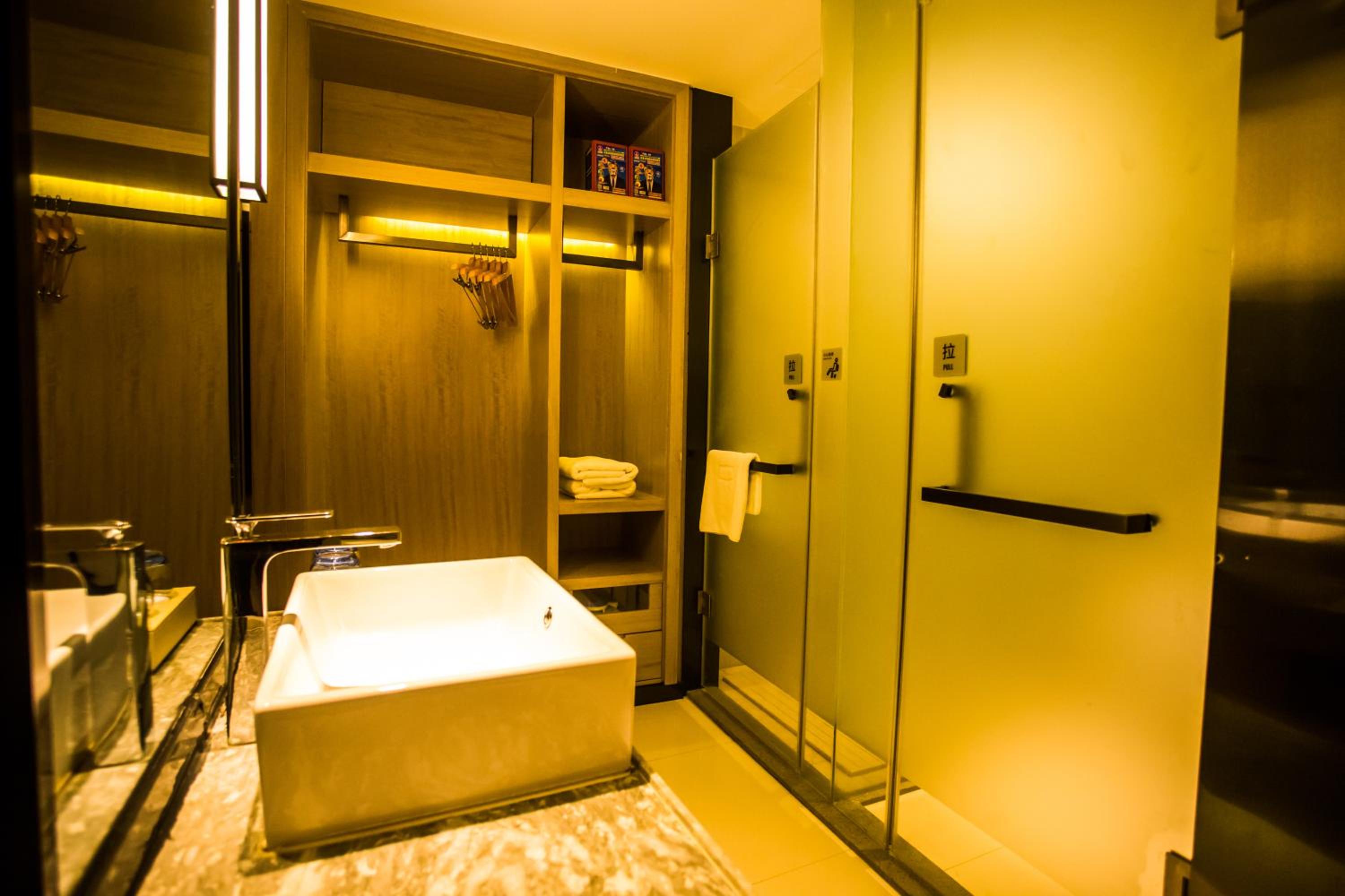Deluxe Queen Room photo 2
