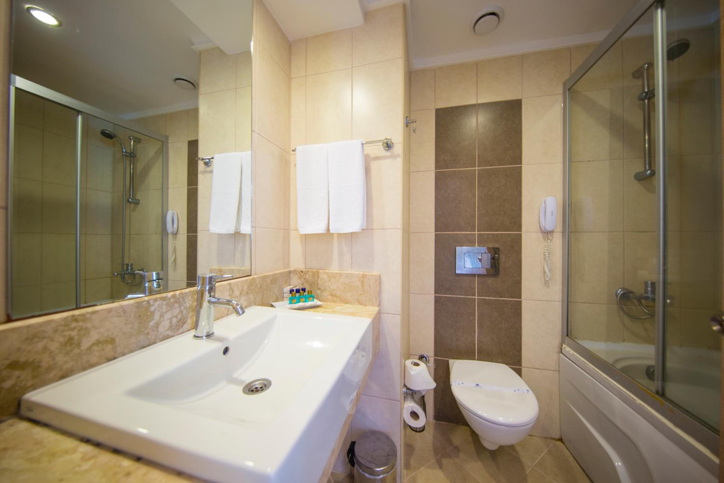 Standard Double or Twin Room with Balcony thumbnail 5