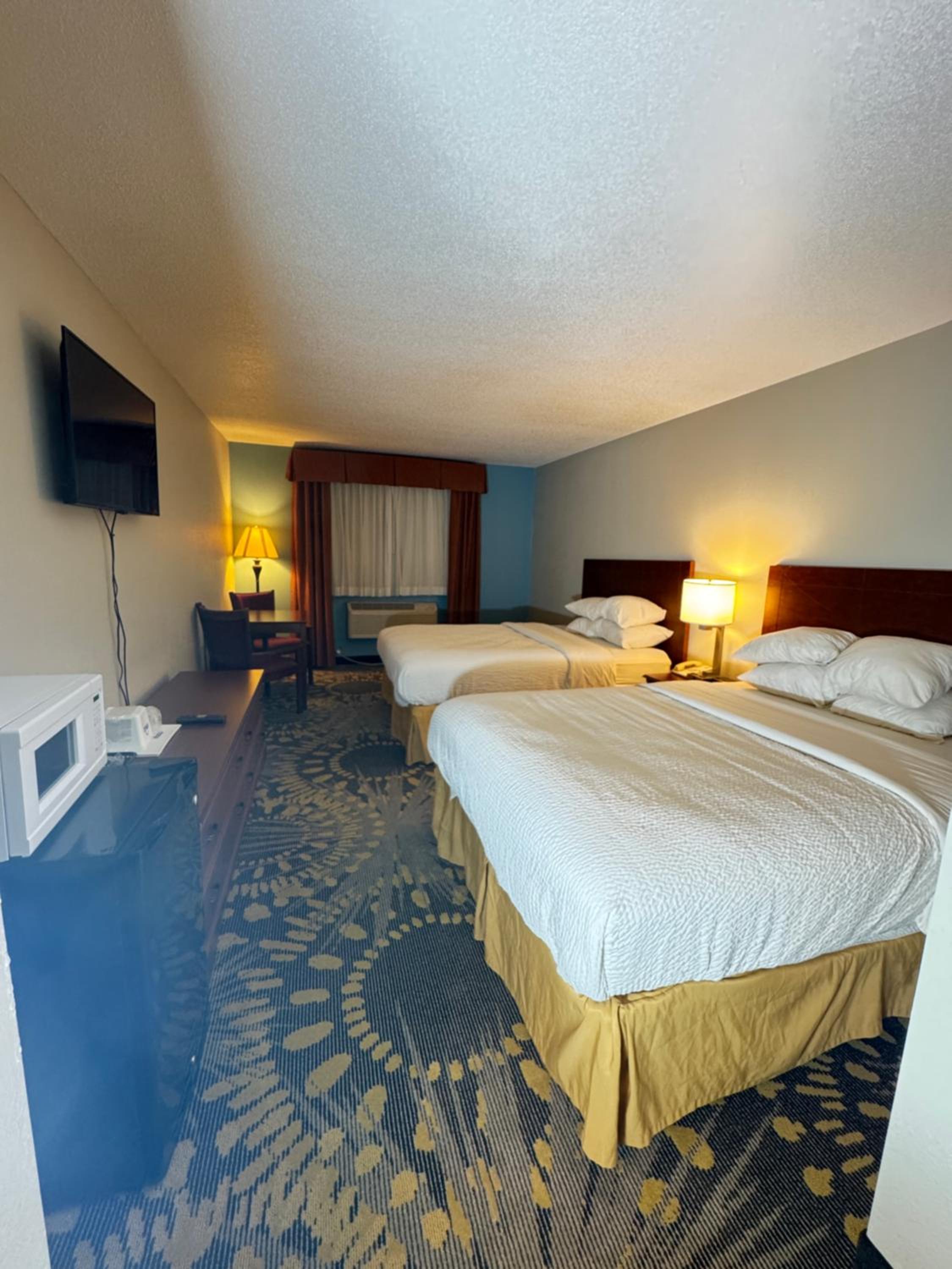 Queen Room with Two Queen Beds - Non-Smoking - Photo 1