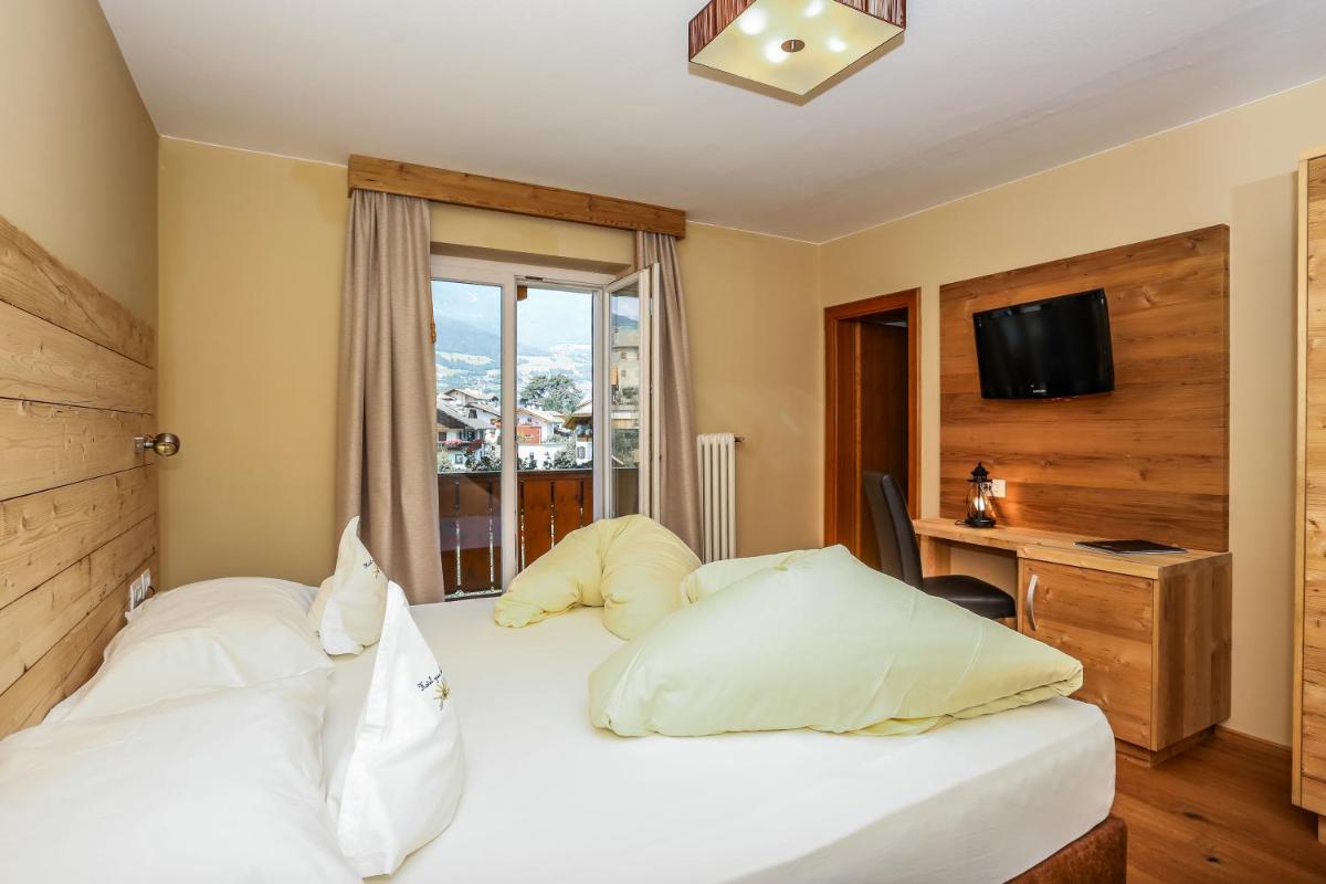 Double Room with Balcony photo 2